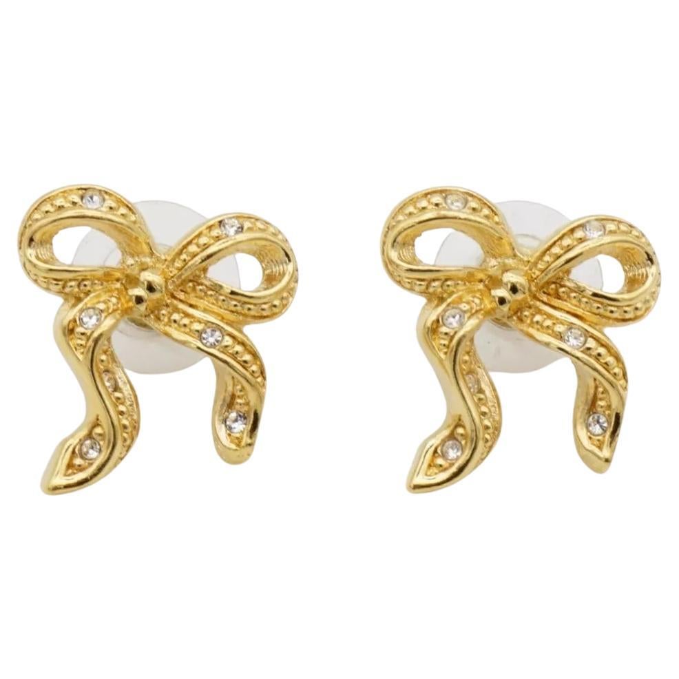 Christian Dior Vintage Ohrringe mit Knotenschleife und Schmetterlingsband und Kristallen in Gold, durchbohrt im Angebot