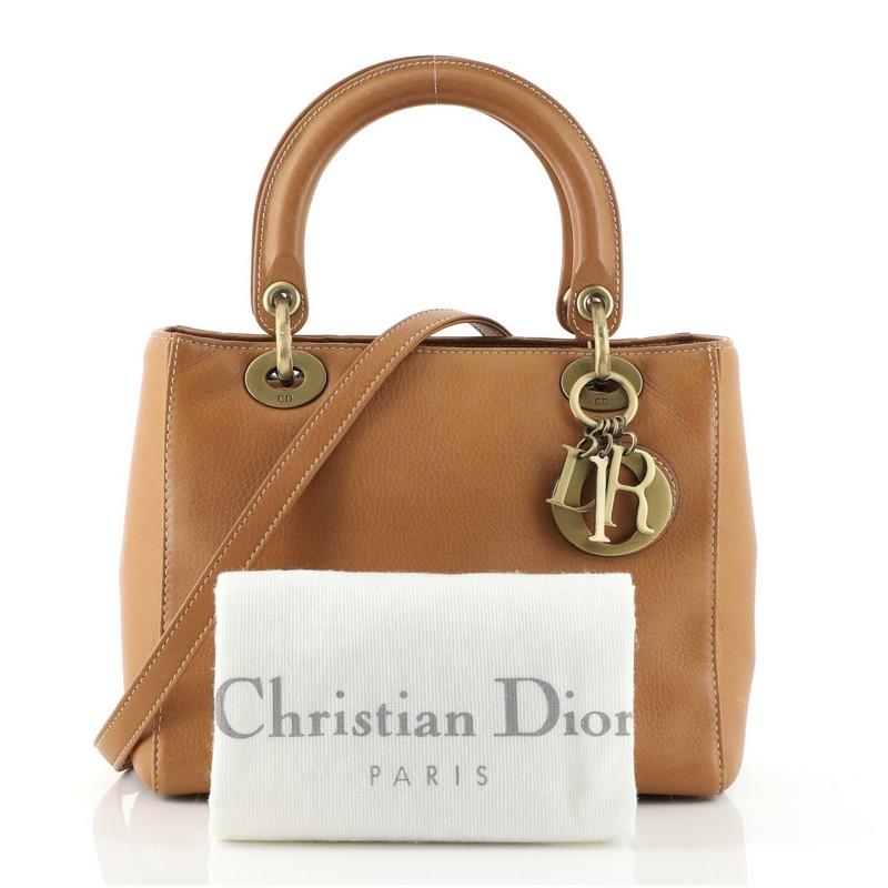 Condition: Good. Moderate creasing and minor scuffs on exterior, wear and scuffs on handles, scratches and tarnish on hardware.
Accessories: Dust Bag, With Strap
Measurements: Handle Drop 4