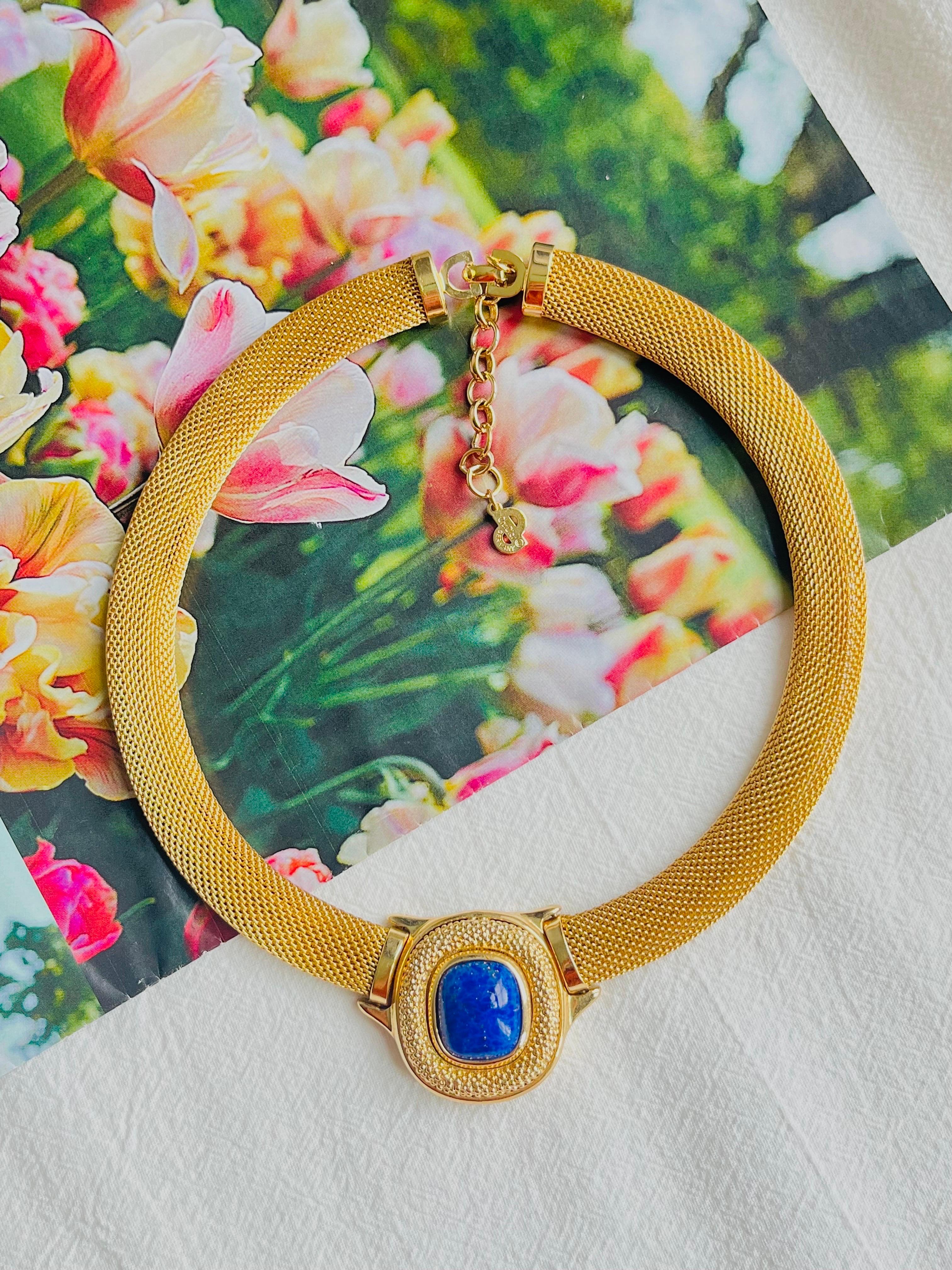 Art Déco Christian Dior Collana vintage con ciondolo a cabochon in Lapis Navy e tessuto a maglia grossa in vendita