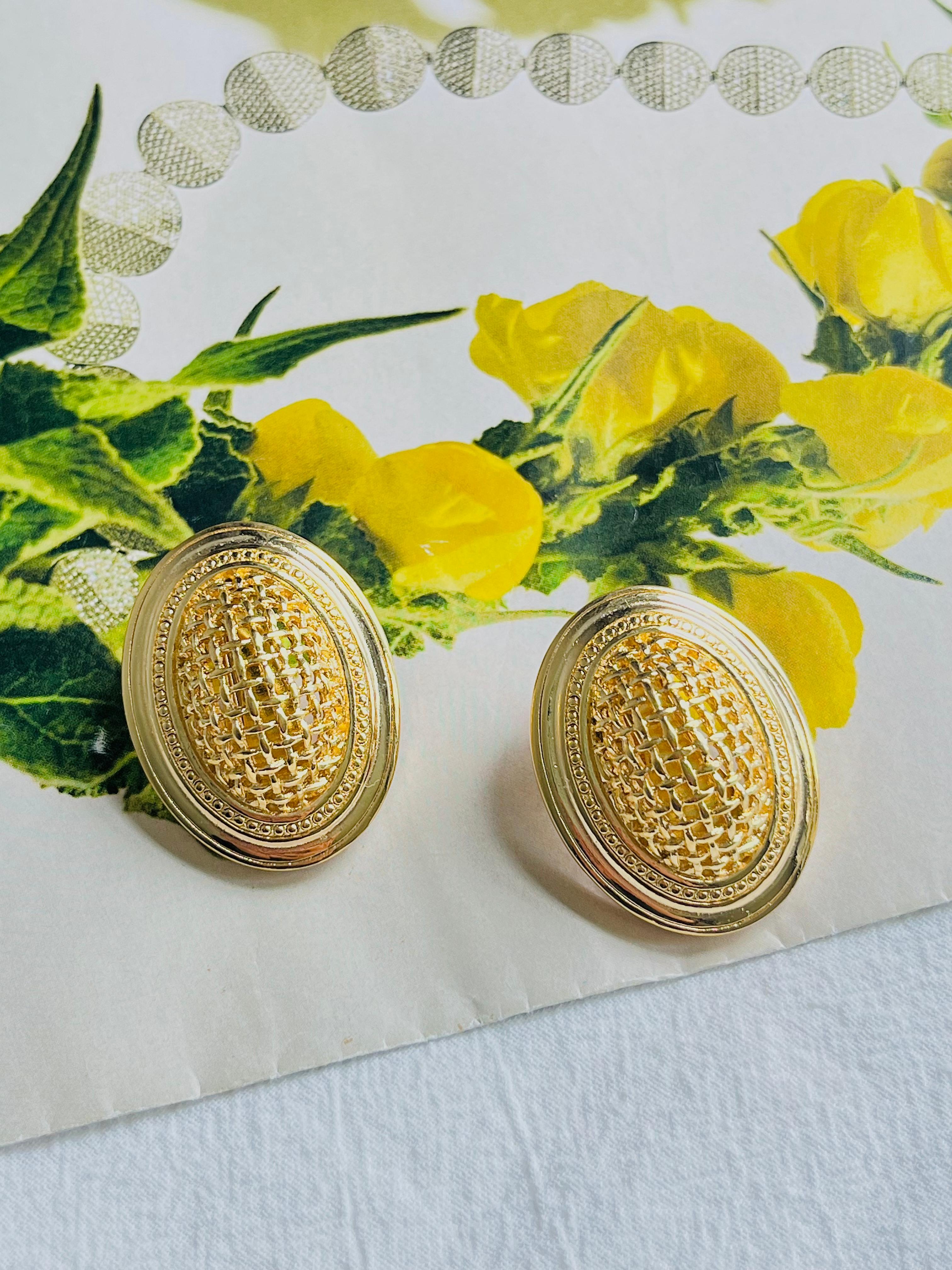 Christian Dior Vintage Large 3D Arch Oval Openwork Mesh Statement Gold Earrings In Excellent Condition For Sale In Wokingham, England