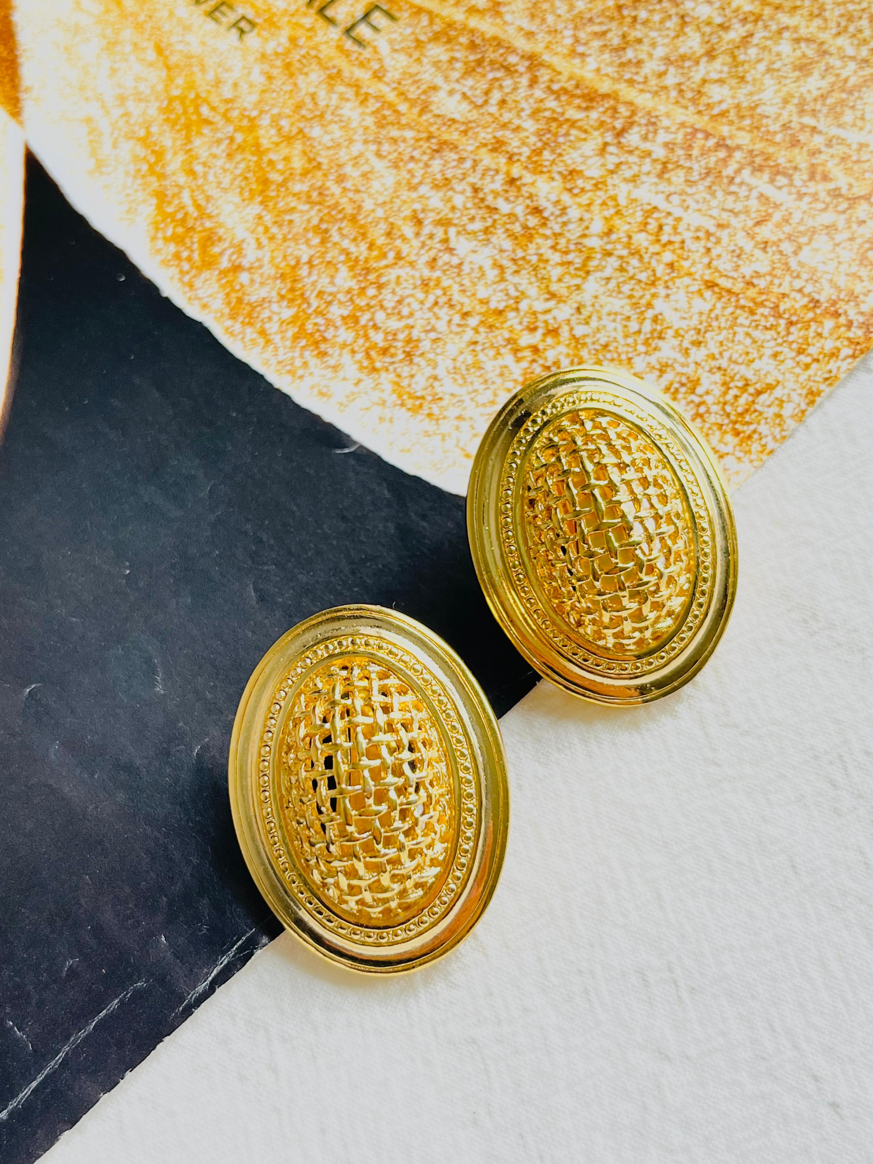 Christian Dior - Boucles d'oreilles en or avec arc 3D ovale et maille ajourée Unisexe en vente