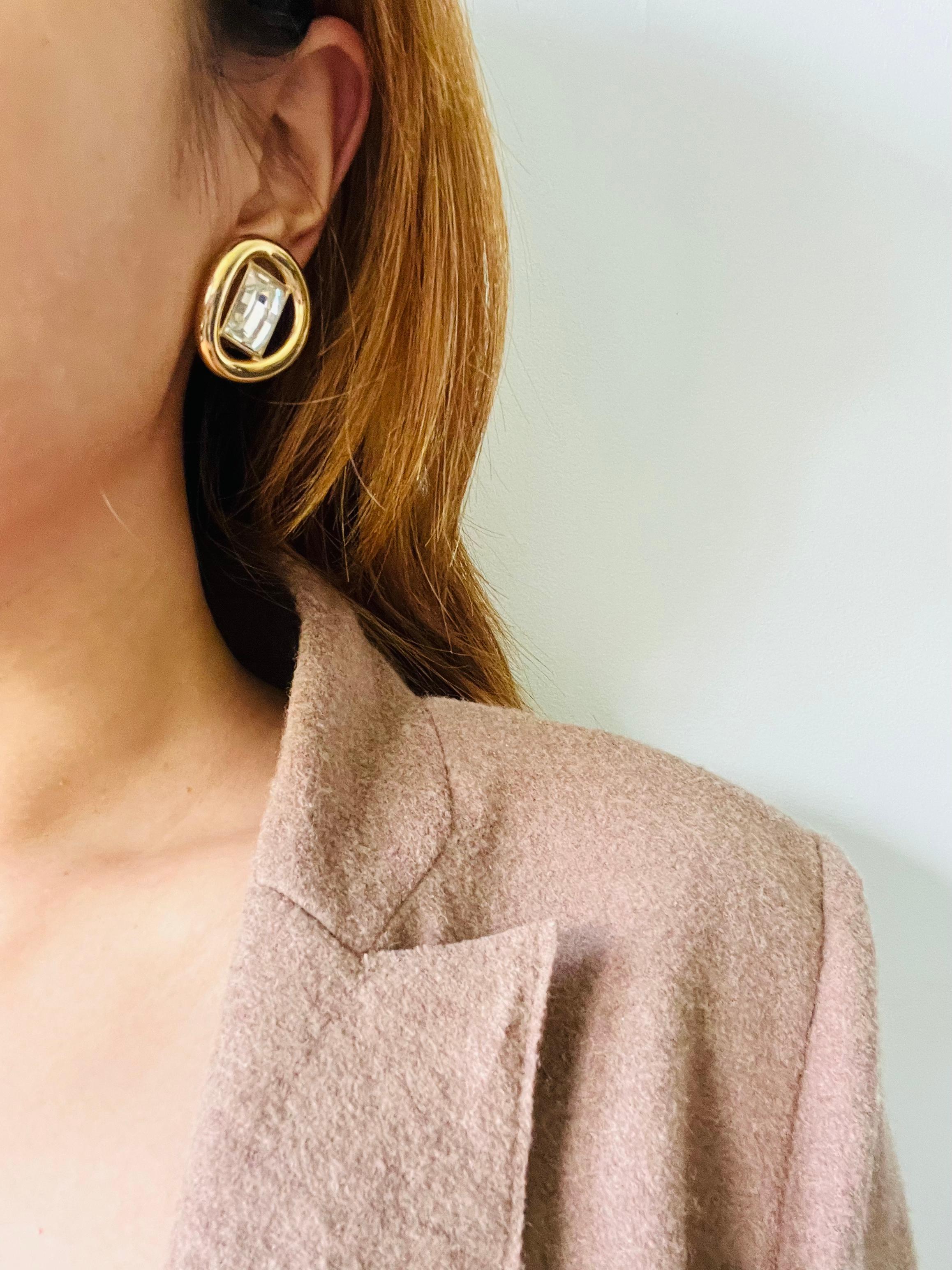 Christian Dior Vintage Großer Kreis Rechteck Funkelnder Kristall Clip Ohrringe für Damen oder Herren im Angebot