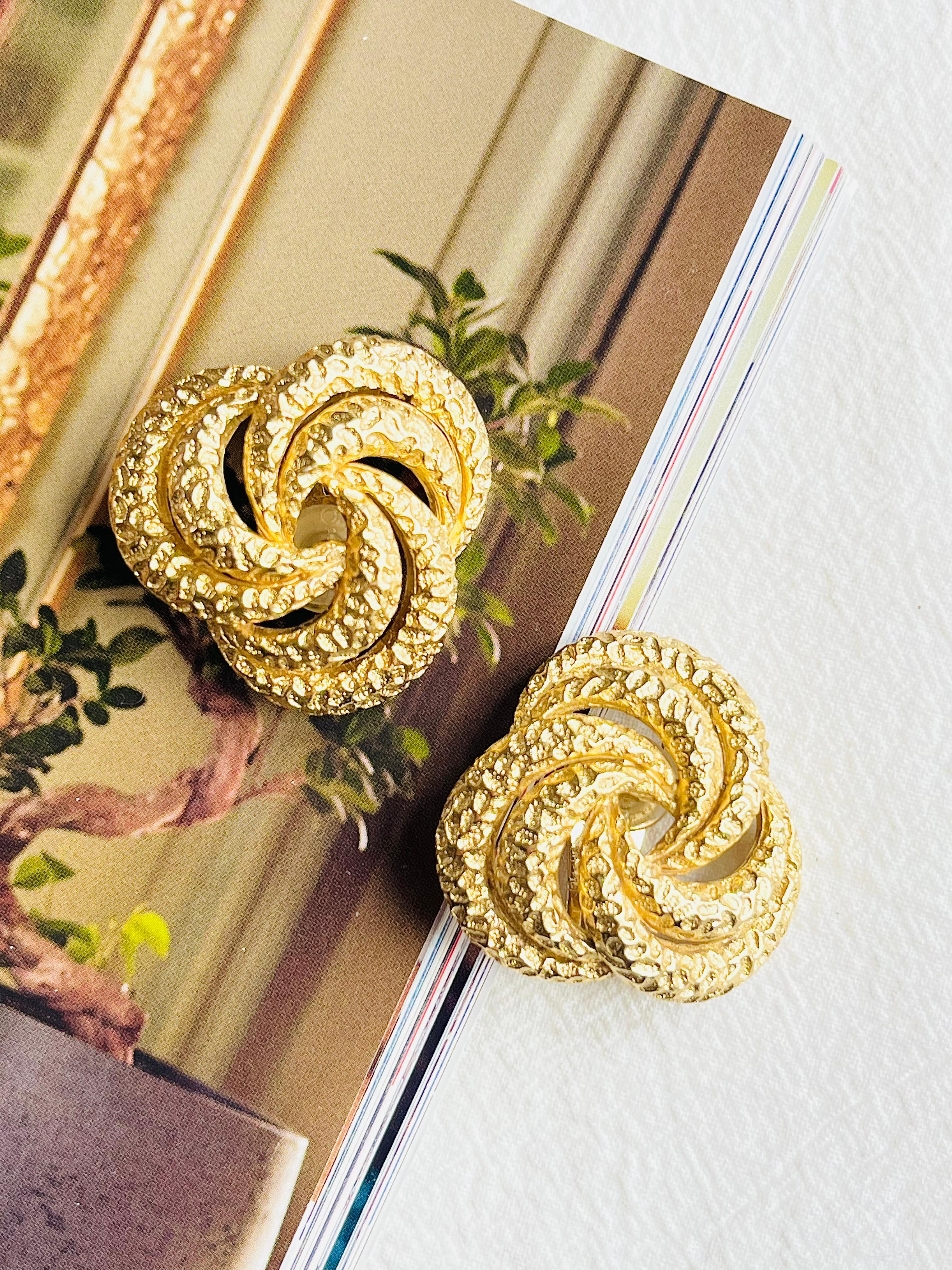 Christian Dior Vintage Große geblümte Trio Kreis Wirbel Twist Seil Clip-Ohrringe für Damen oder Herren im Angebot