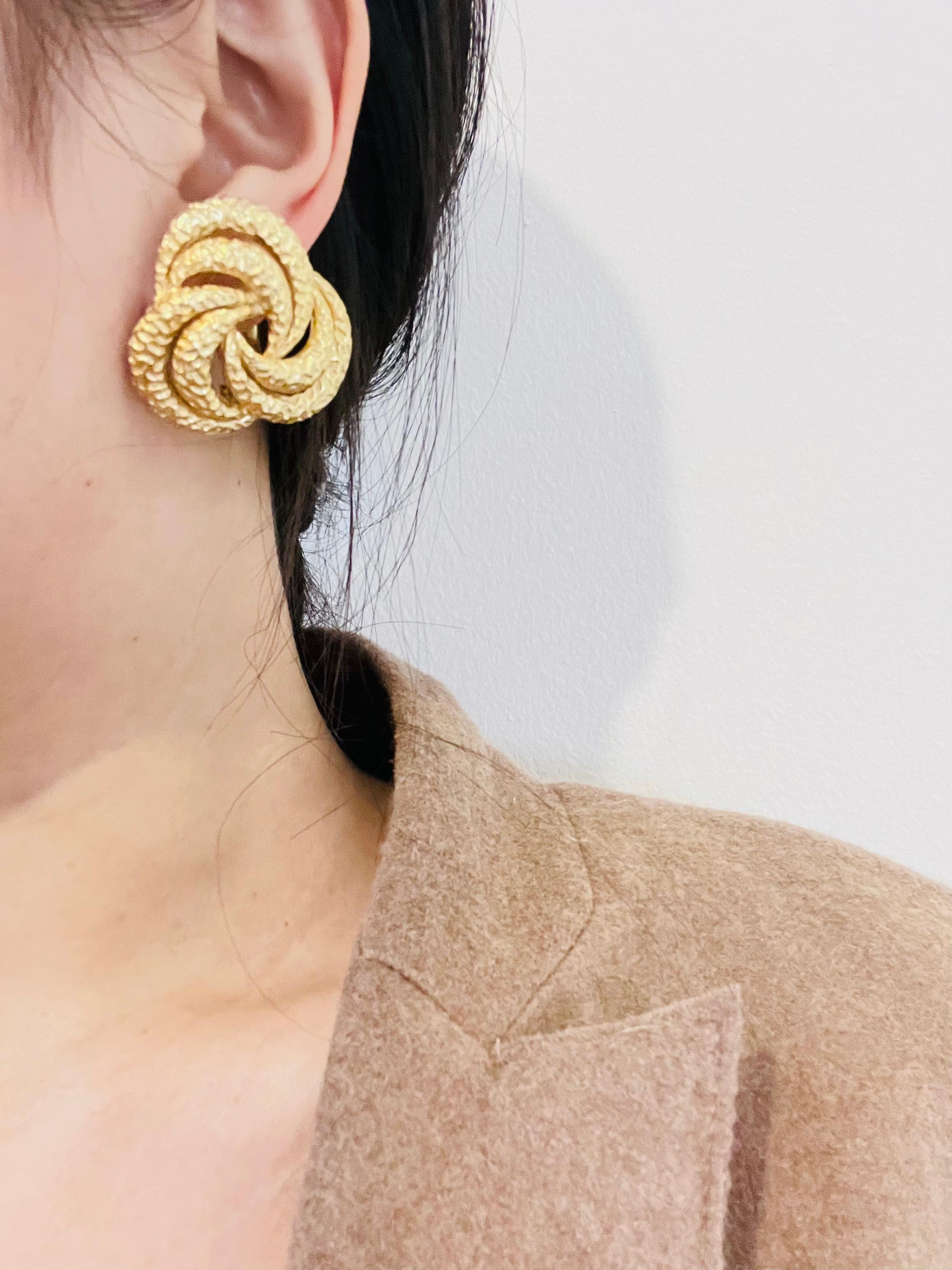 Christian Dior Vintage Große geblümte Trio Kreis Wirbel Twist Seil Clip-Ohrringe im Angebot 2