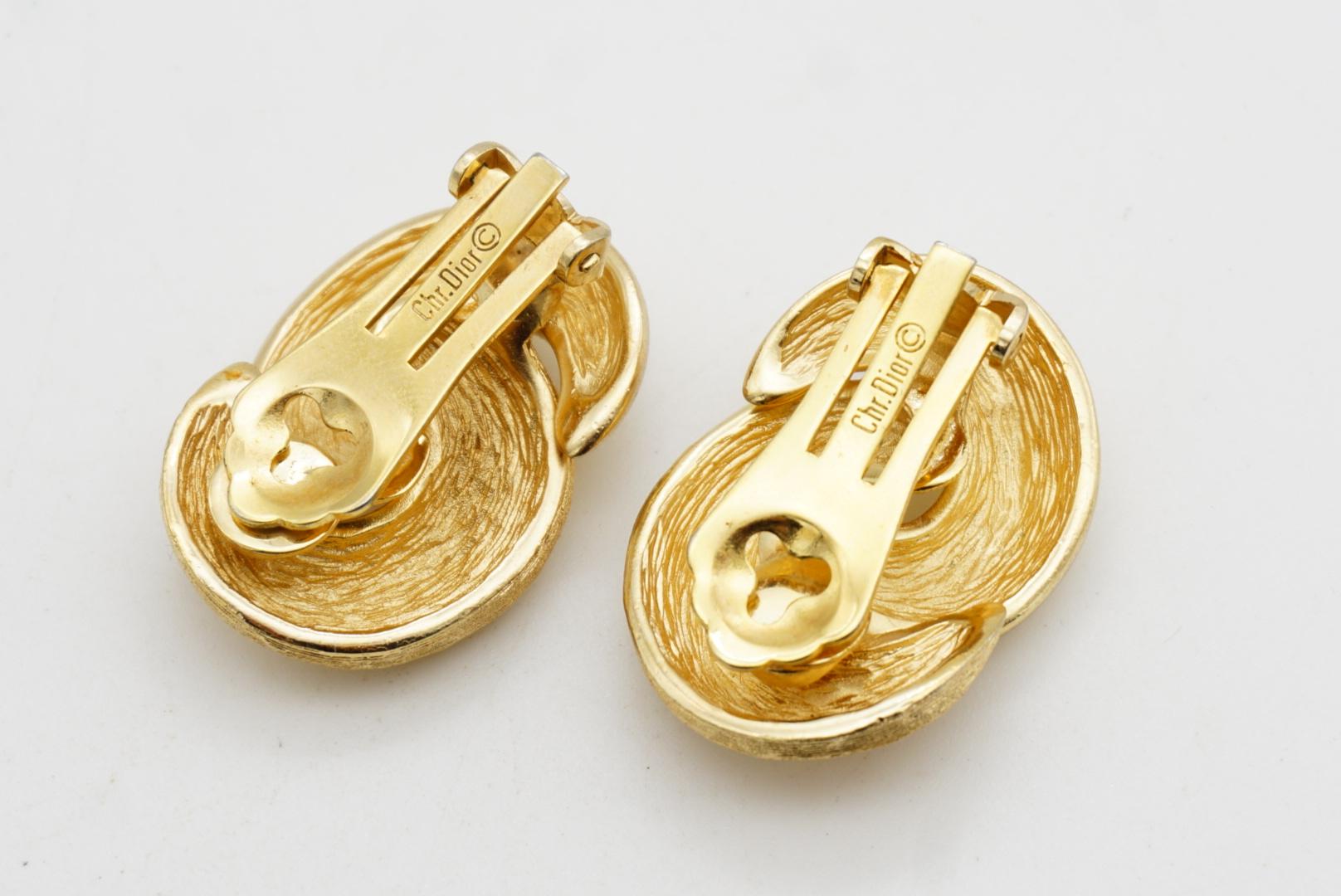 Christian Dior Vintage Large Interlocked Glow Matte Knot Chunky Gold Earrings For Sale 6