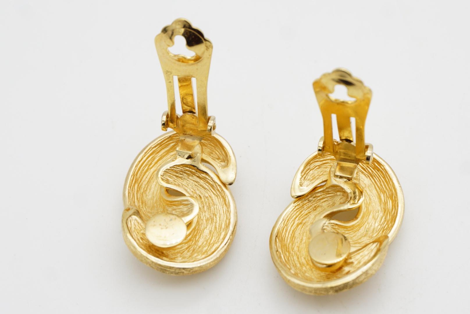 Christian Dior Vintage Large Interlocked Glow Matte Knot Chunky Gold Earrings For Sale 8