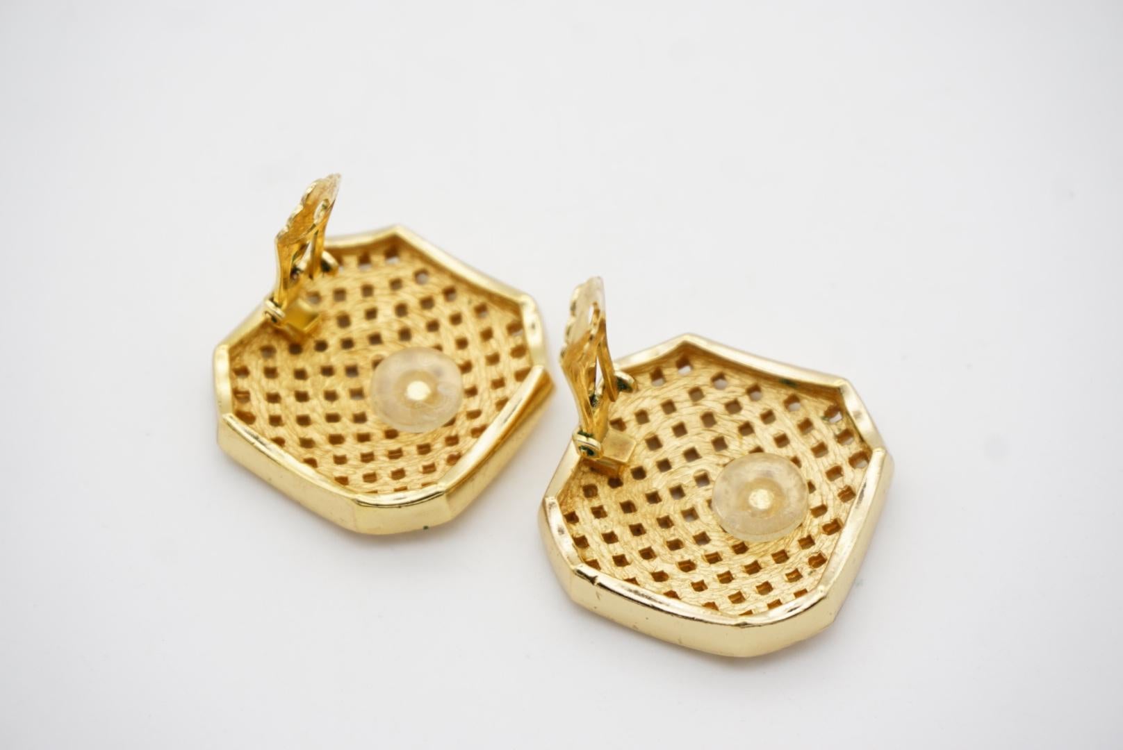 Christian Dior Vintage Gran Calado Octágono Malla Cuadrada Pendientes de Clip Gruesos en venta 7