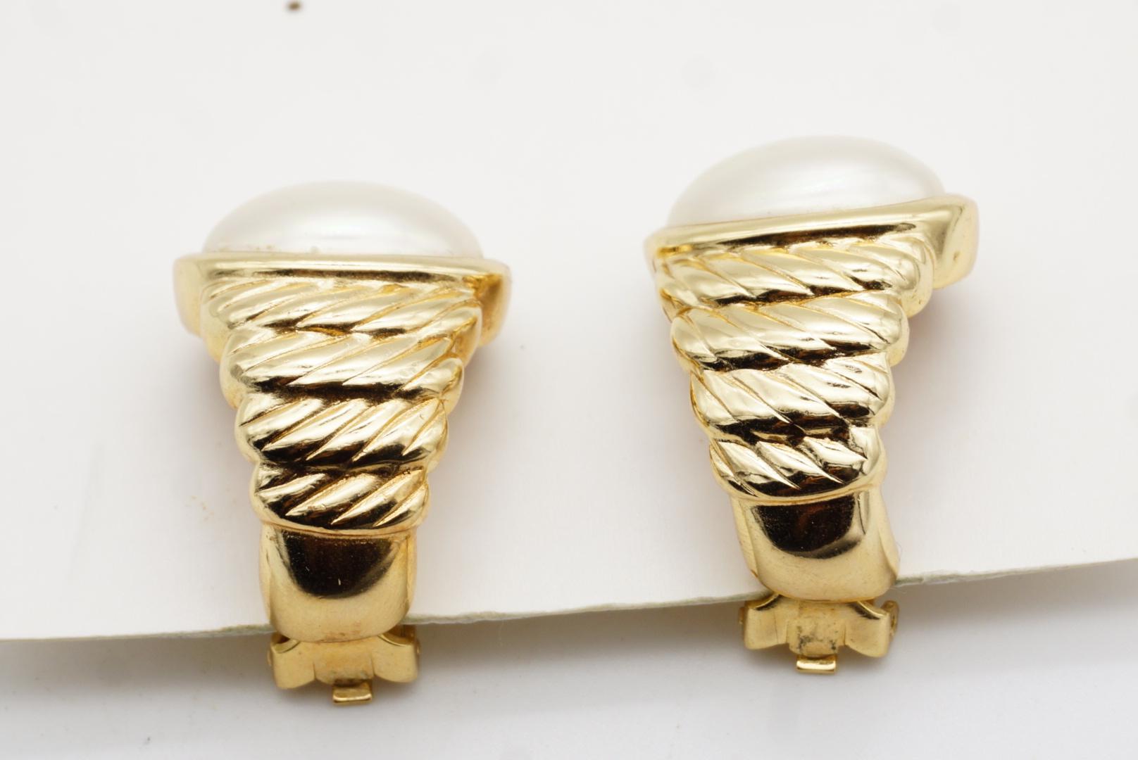 Christian Dior Vintage Large Oval White Pearl Conch Dome Chunky Clip Earrings For Sale 10