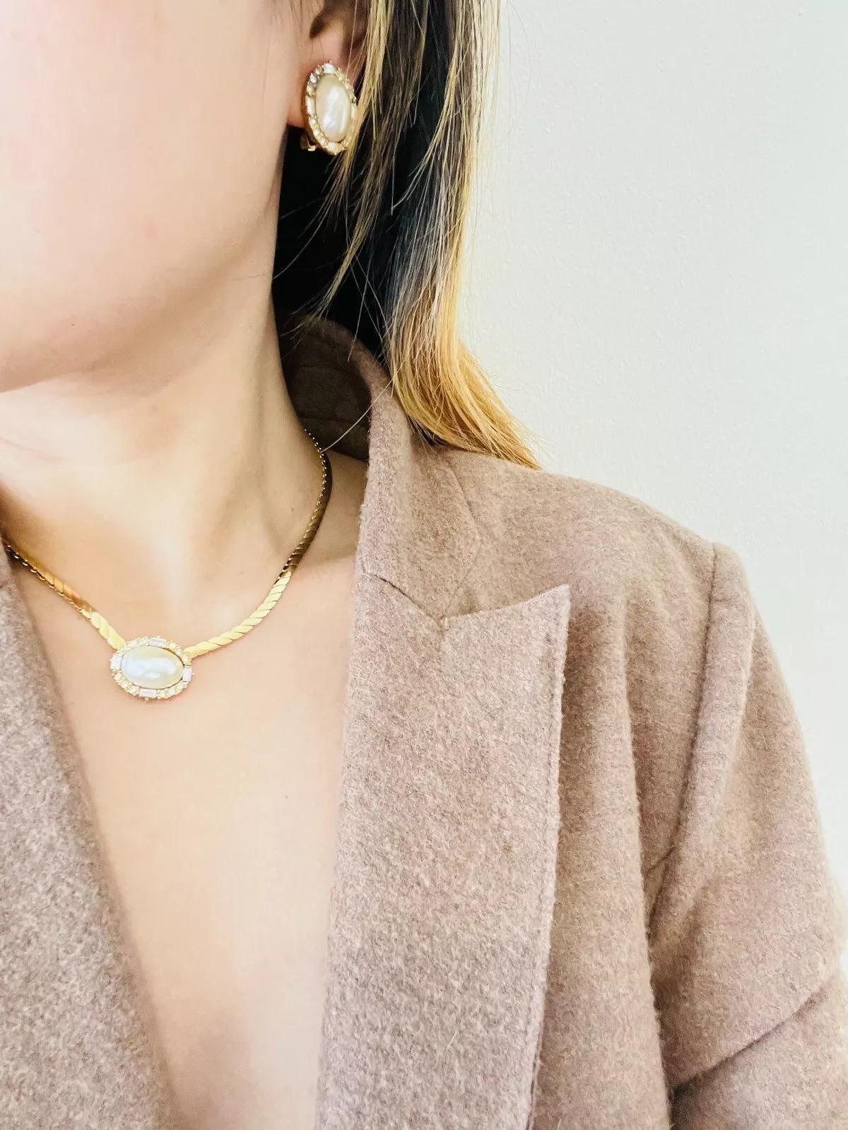 Christian Dior Vintage Large Oval White Pearl Rectangle Circle Crystal Necklace en venta 1
