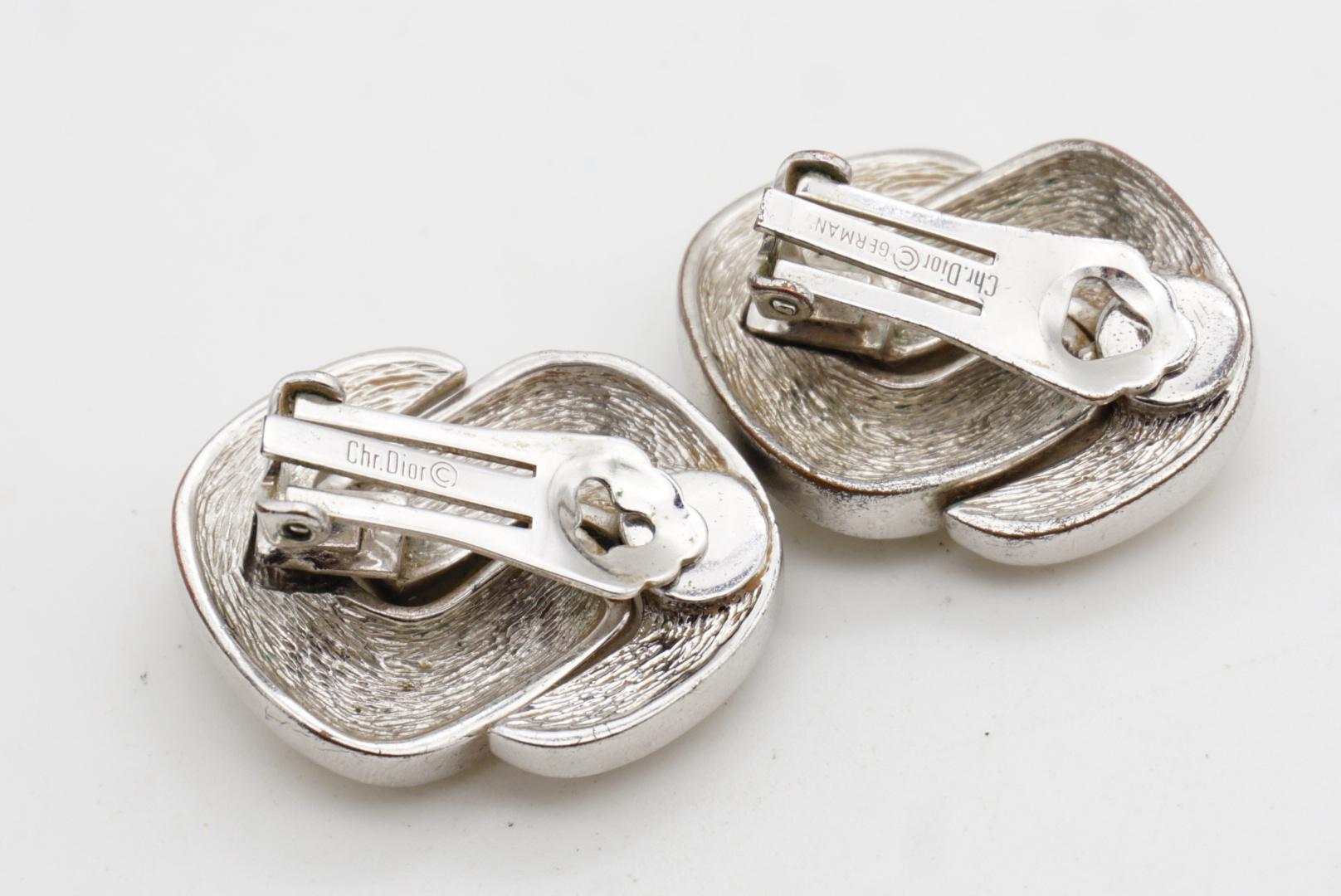 Christian Dior Vintage Grandes Cristales Enteros Nudo Entrelazado Pendientes de Plata en venta 6