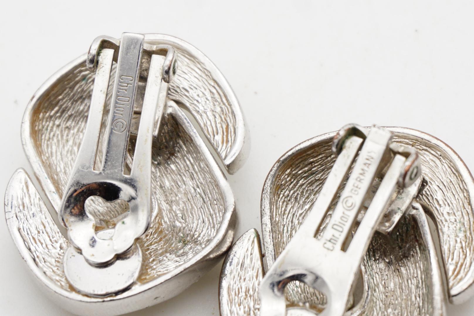 Christian Dior Vintage Grandes Cristales Enteros Nudo Entrelazado Pendientes de Plata en venta 7
