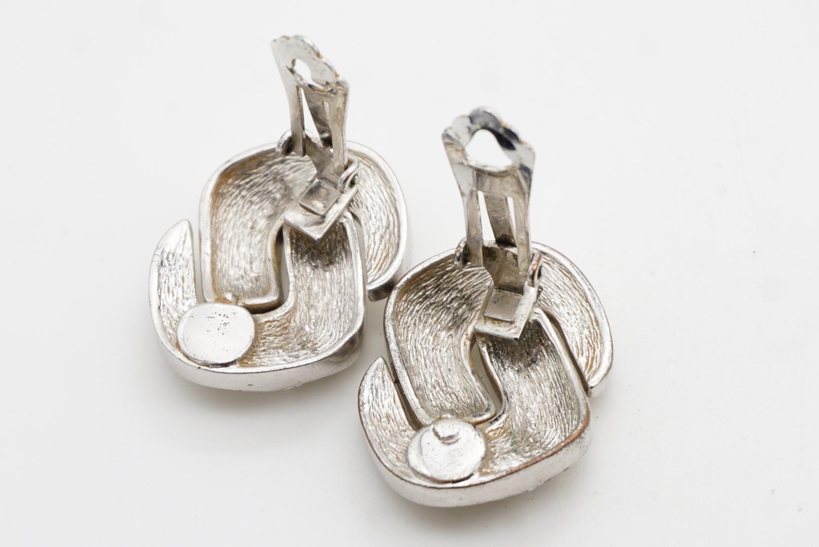 Christian Dior Vintage Grandes Cristales Enteros Nudo Entrelazado Pendientes de Plata en venta 8