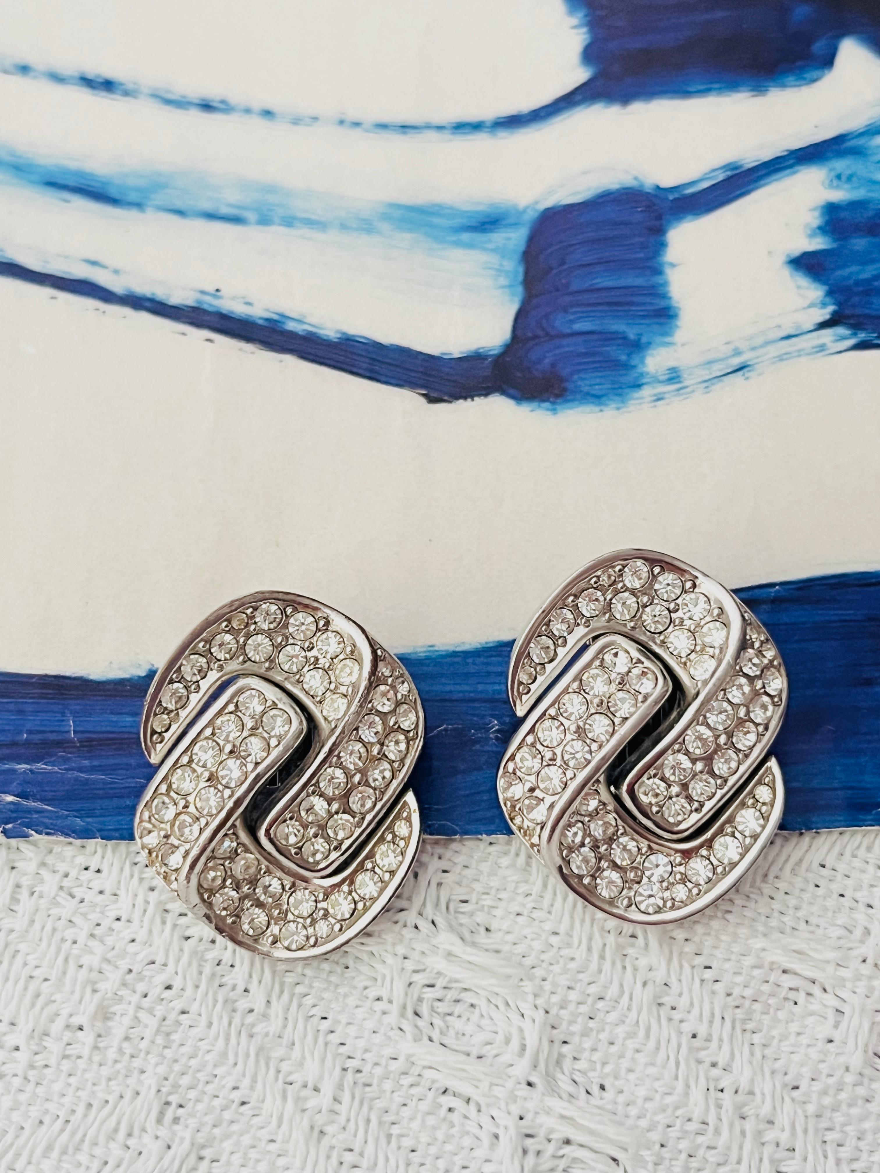 Christian Dior Vintage Grandes Cristales Enteros Nudo Entrelazado Pendientes de Plata en Bueno estado para la venta en Wokingham, England