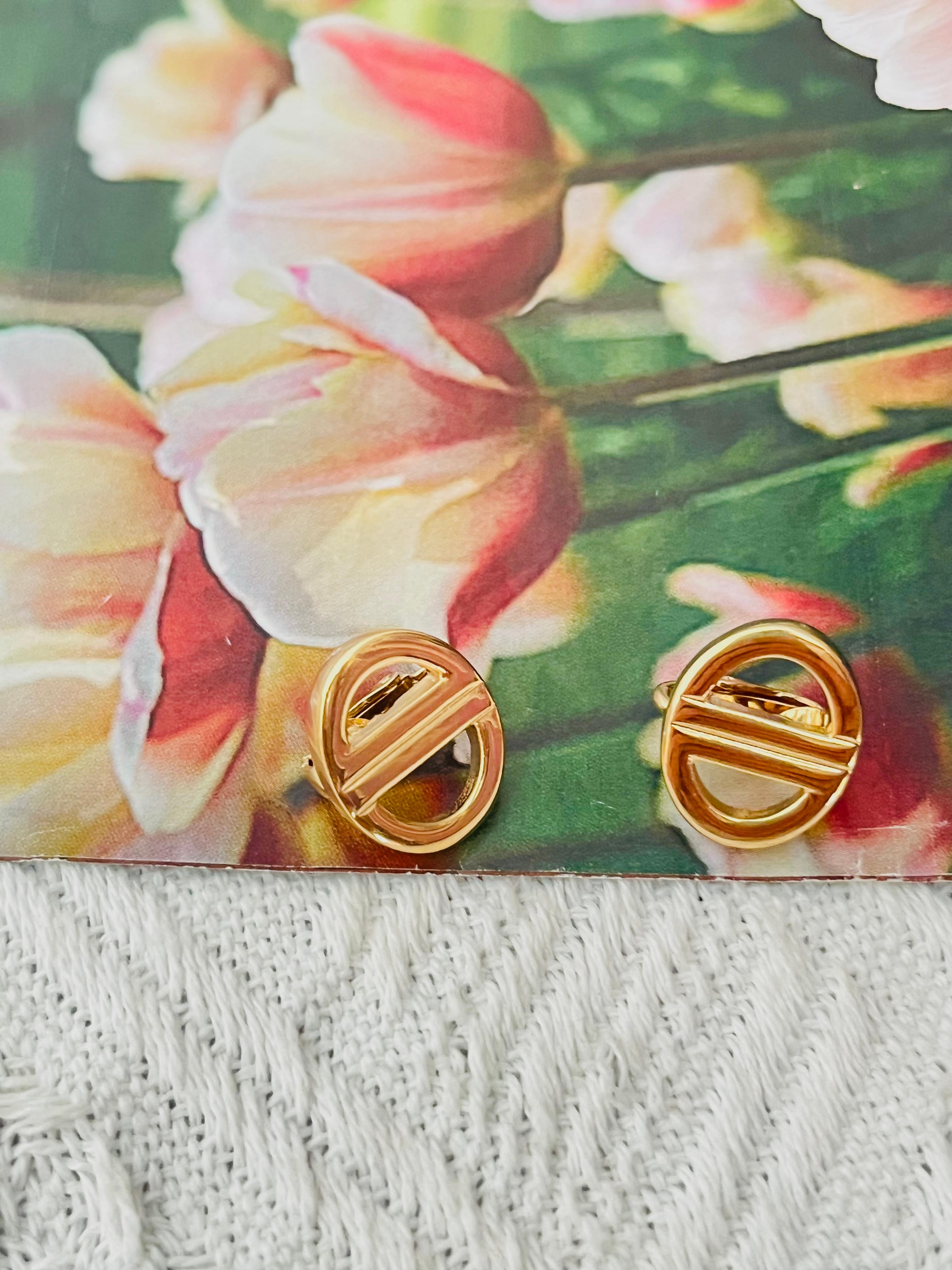 Women's or Men's Christian Dior Vintage Logo CD Monogram Hallmark Classic Openwork Clip Earrings For Sale