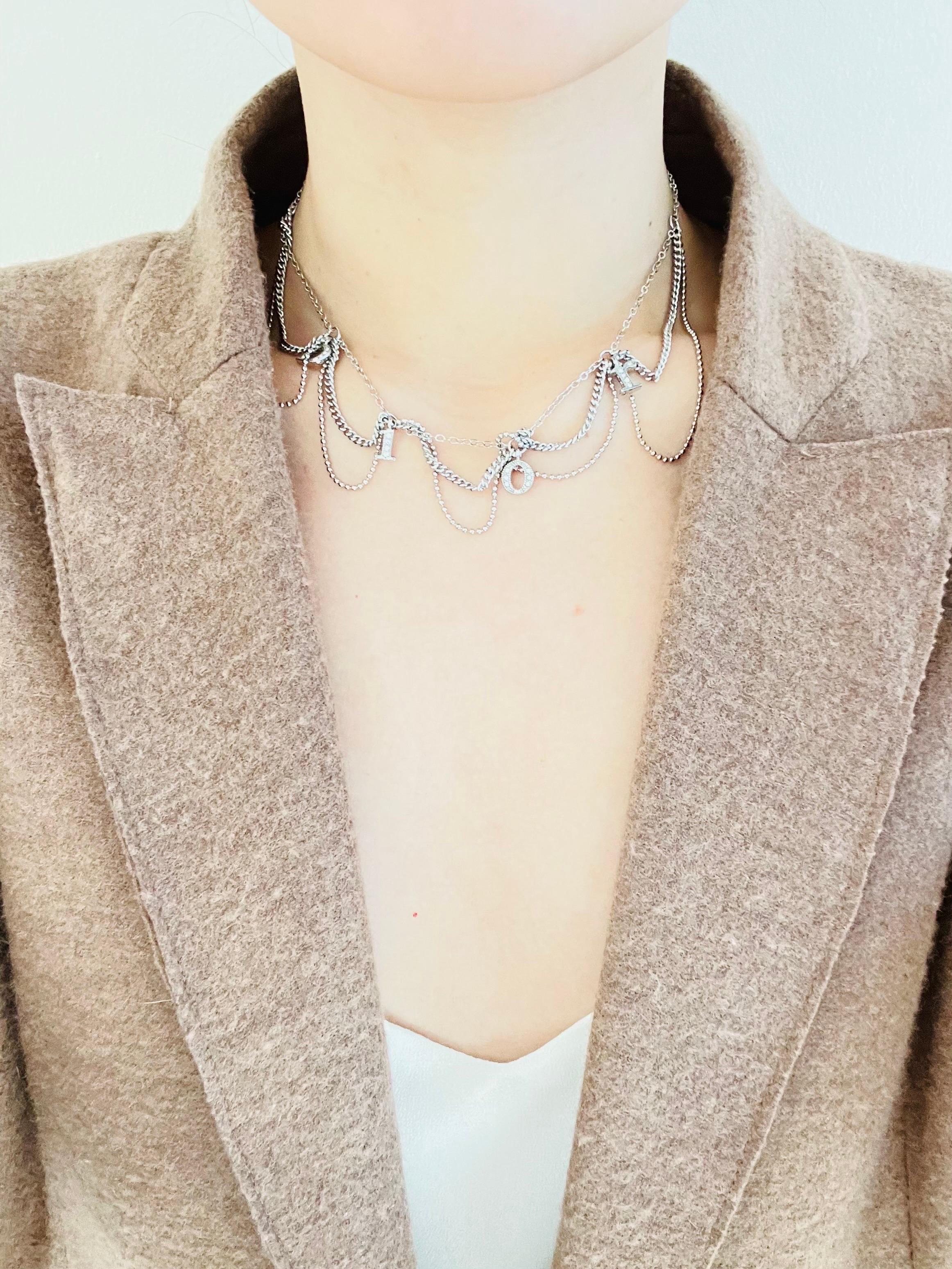 Christian Dior Vintage Logo Monogramm Kristalle Charm Trio Quaste Silber Halskette mit Quaste im Angebot 4