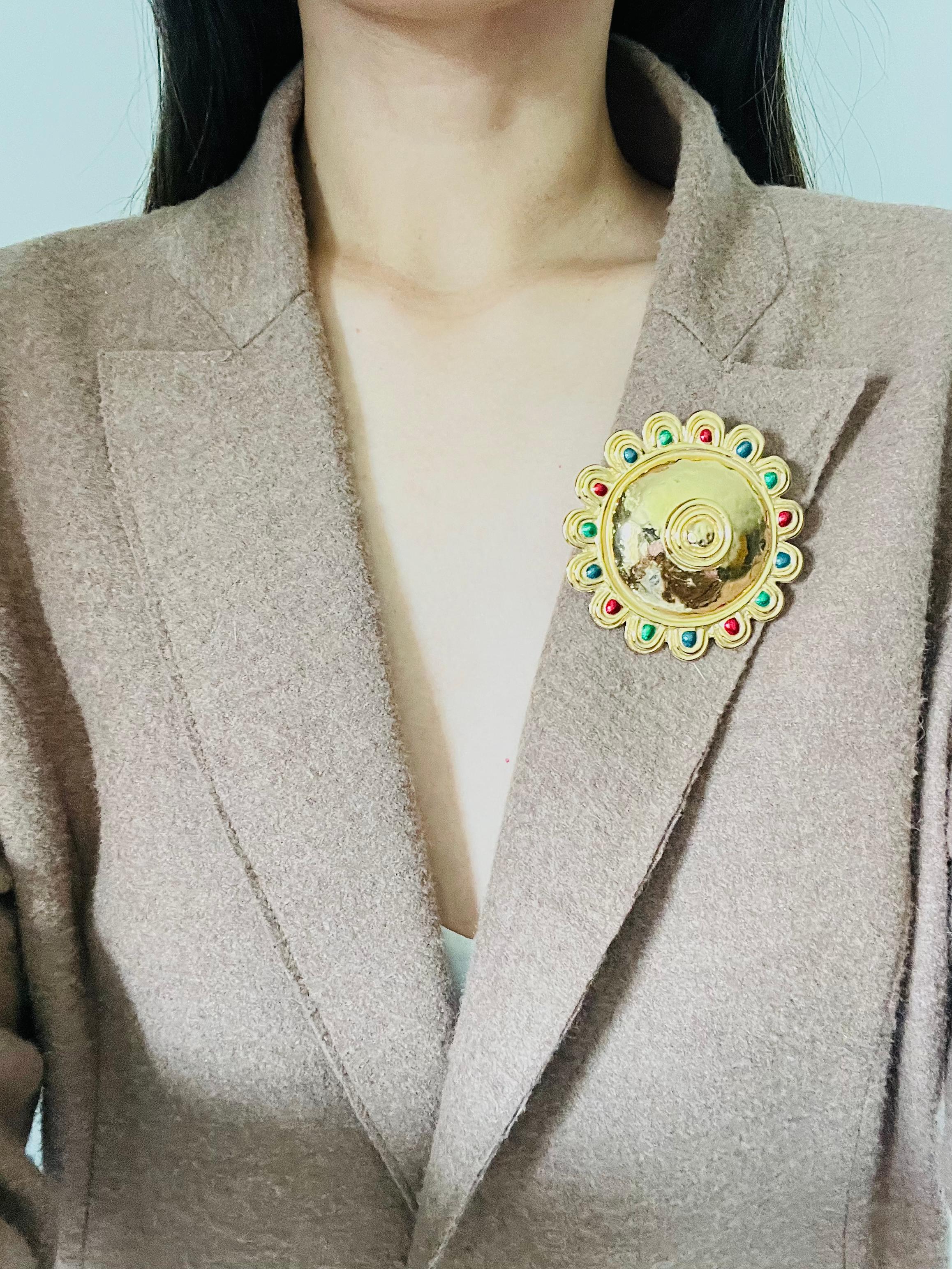 Christian Dior Vintage Esmeralda masiva Rubí Zafiro Cabujón Escudo Broche de oro 1