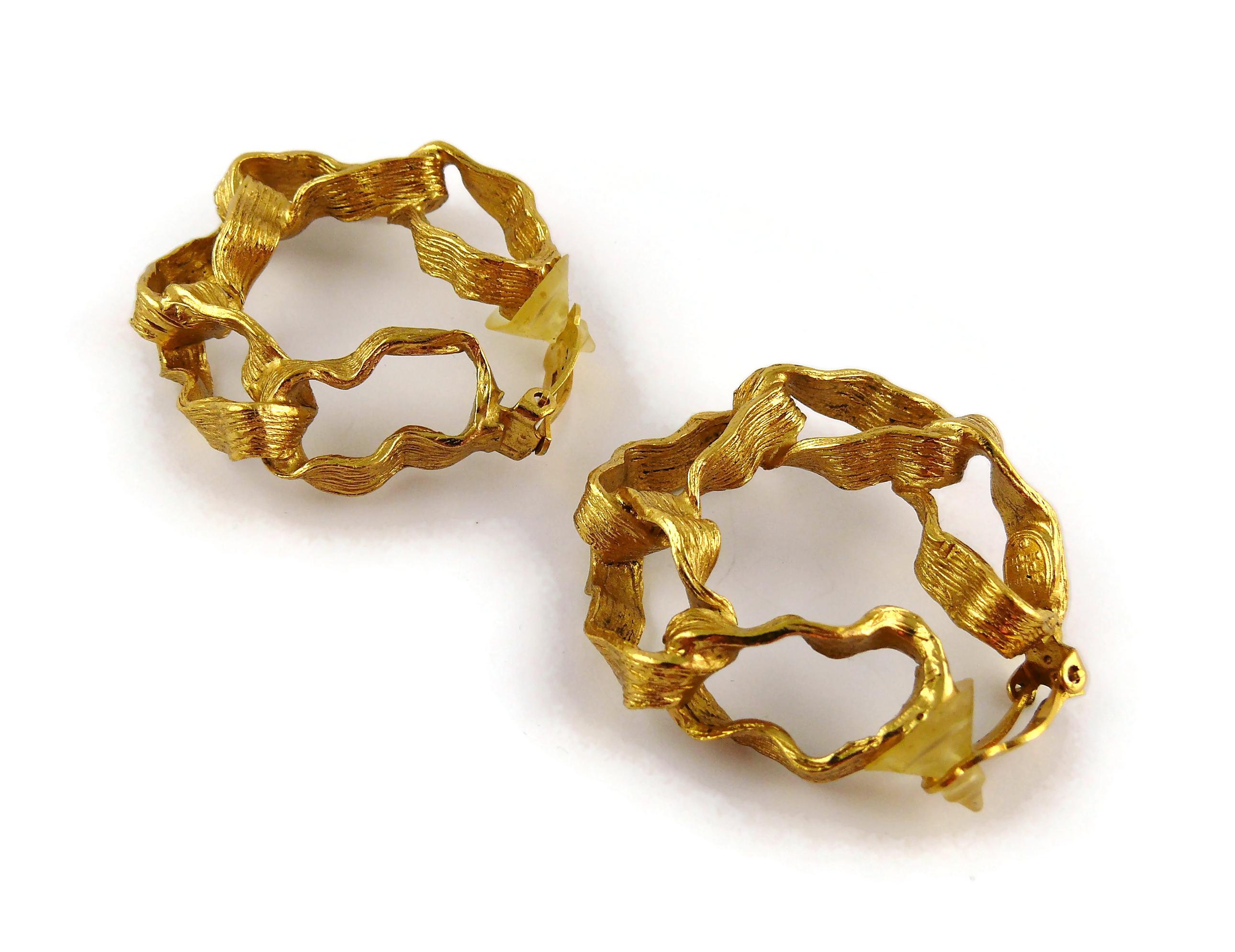 Christian Dior Créoles vintage en forme de chaîne en forme de dôme en or massif Pour femmes en vente