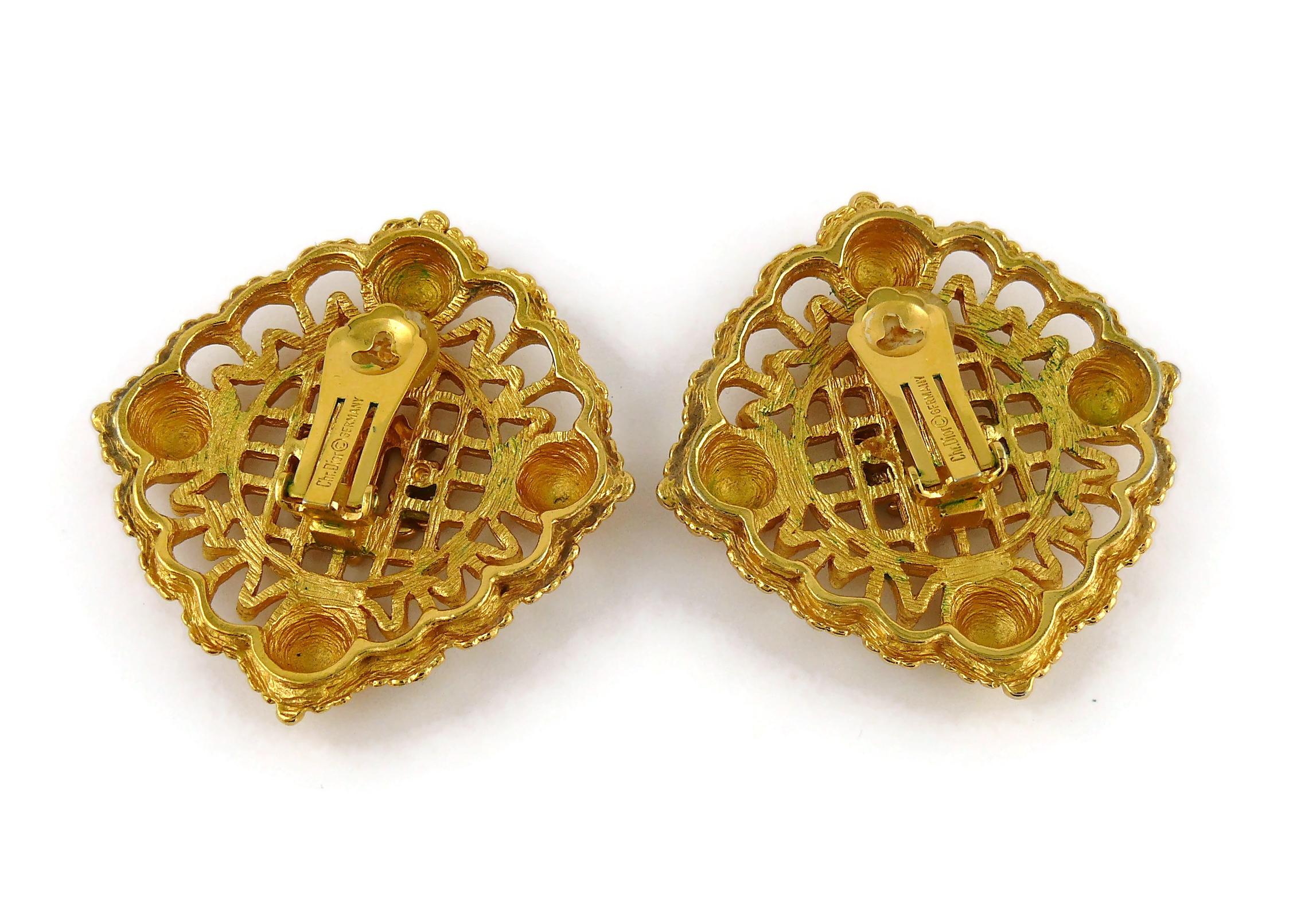 Christian Dior Vintage Massive Gold Toned Openwork Logo Clip-On Earrings In Good Condition In Nice, FR