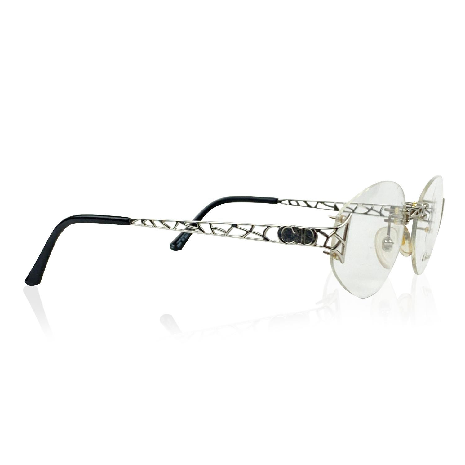 Vintage Eyeglasses by Christian Dior Mod. 2944, from the 90s. Made in Austria.Rimless design with silver metal cut-out ear stems. Clear / trasparent DEMO lens, with Christian Dior signature. Model refs: Mod. CD 2944 - 70 - 55/18 -