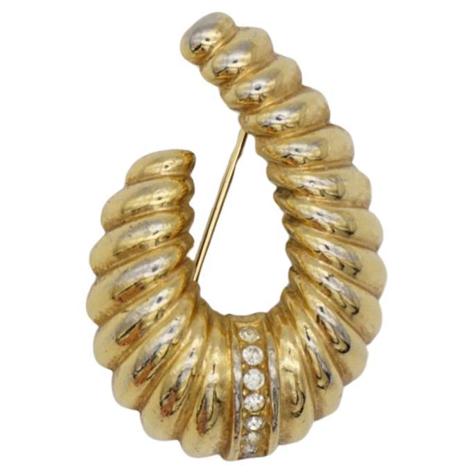 Christian Dior Vintage Modernist Croissant Oval Horn Swirl Crystals Brooch, Gold Tone

Good condition. Some light scratches, some light colour loss. Some dark spots at back. 100% Genuine.

A unique piece. This is gold plated stylised brooch.