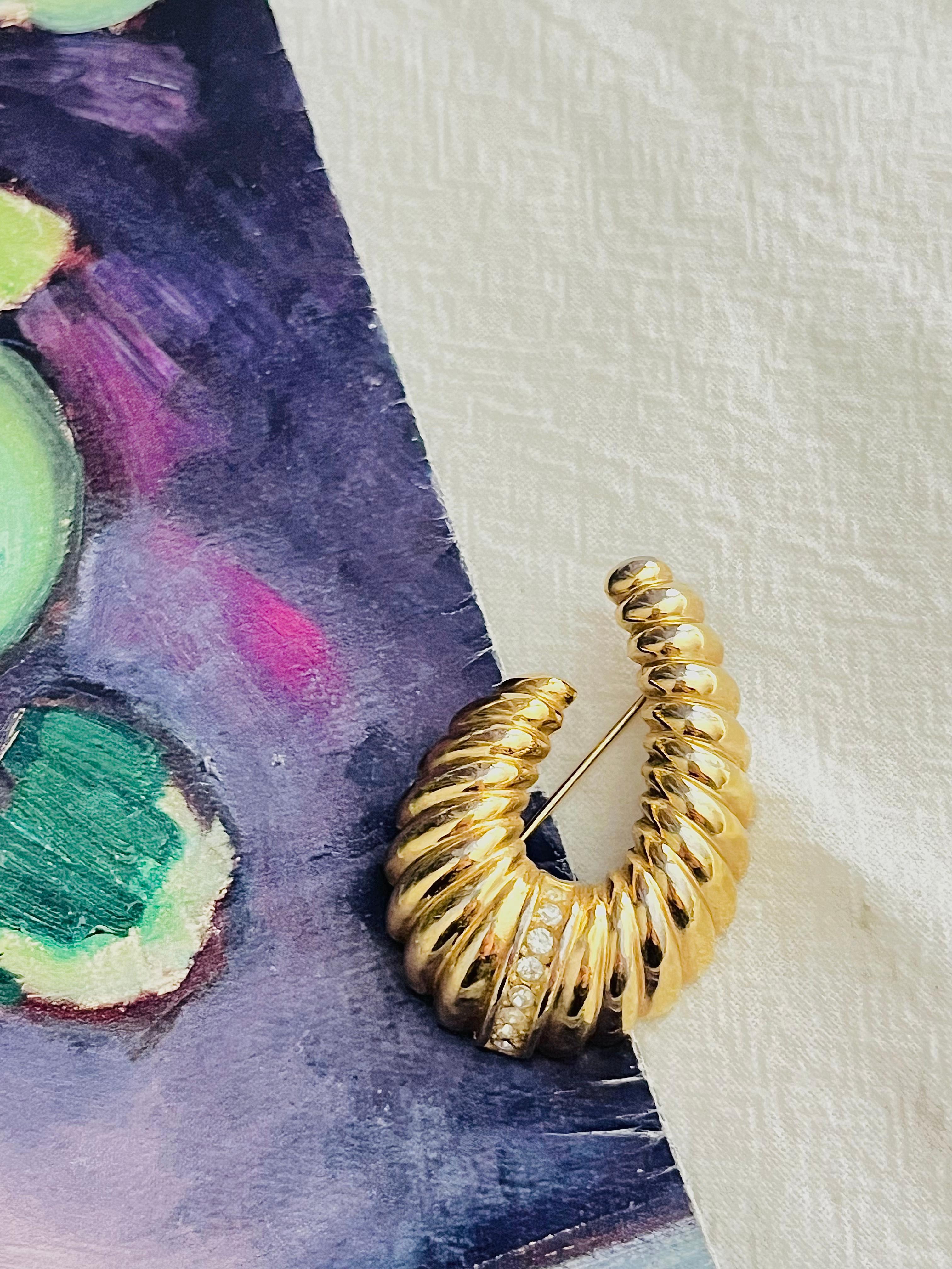 Christian Dior Vintage Modernist Croissant Oval Horn Swirl Crystal Gold Brooch In Good Condition In Wokingham, England