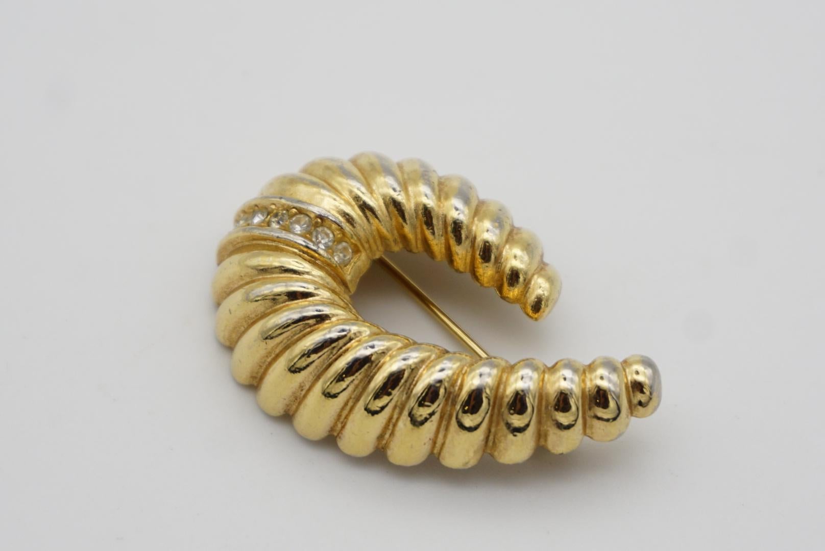 Christian Dior Vintage Modernist Croissant Oval Horn Swirl Crystal Gold Brooch  For Sale 4