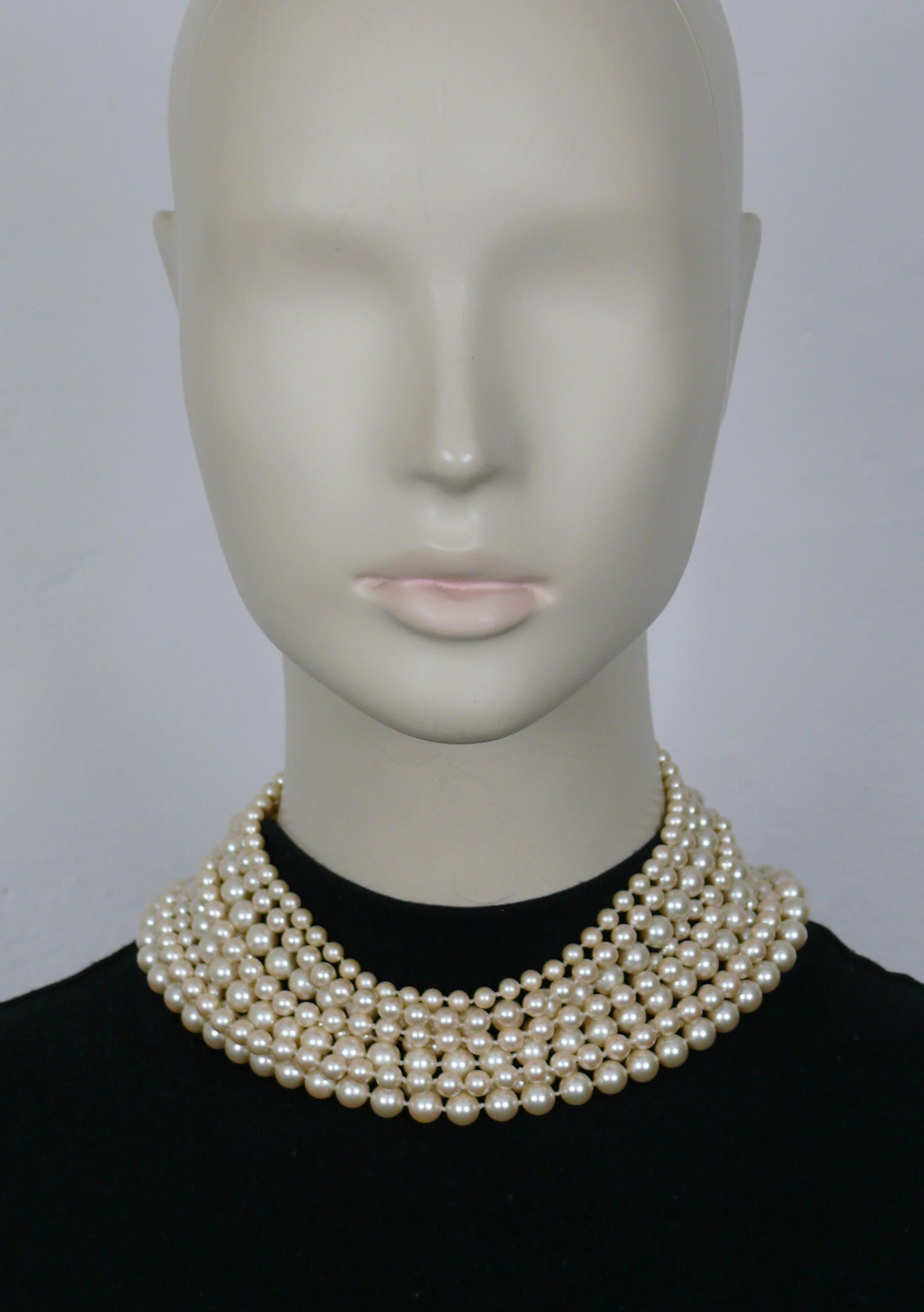 CHRISTIAN DIOR Vintage Mehrreihige Vintage-Halskette aus Kunstperlen Damen im Angebot
