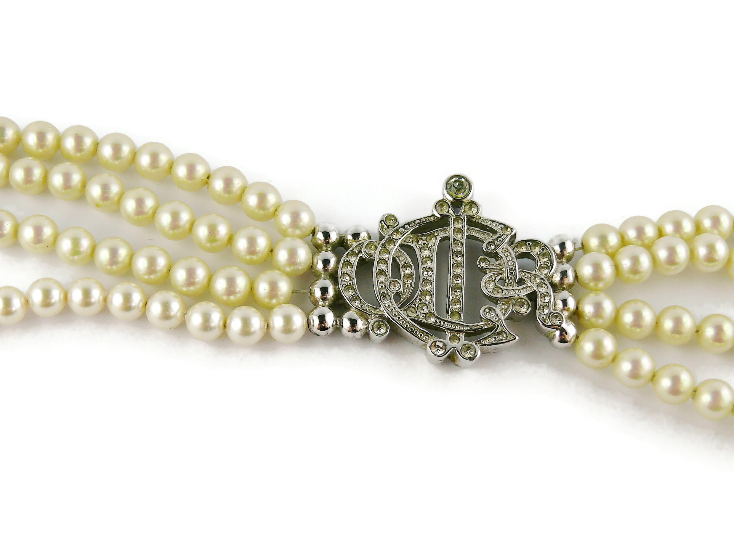 Christian Dior Vintage Mehrstrang Perlen Logo Choker Halskette Damen im Angebot