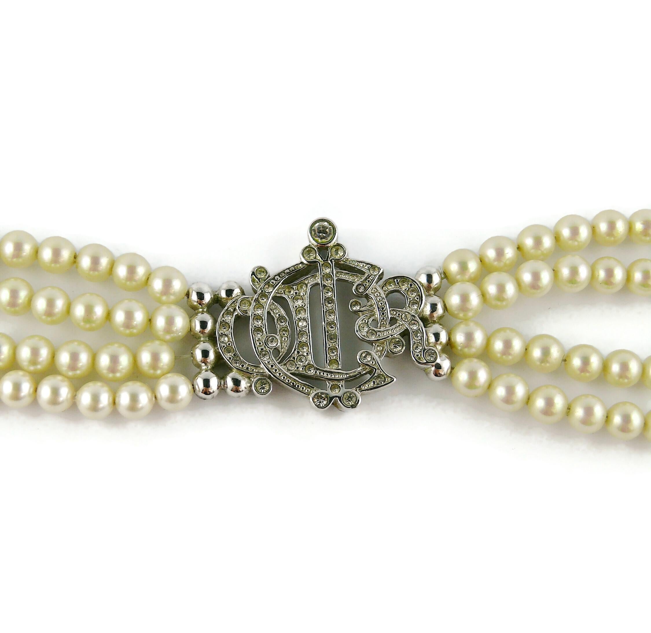 Christian Dior Vintage Mehrstrang Perlen Logo Choker Halskette im Angebot 1