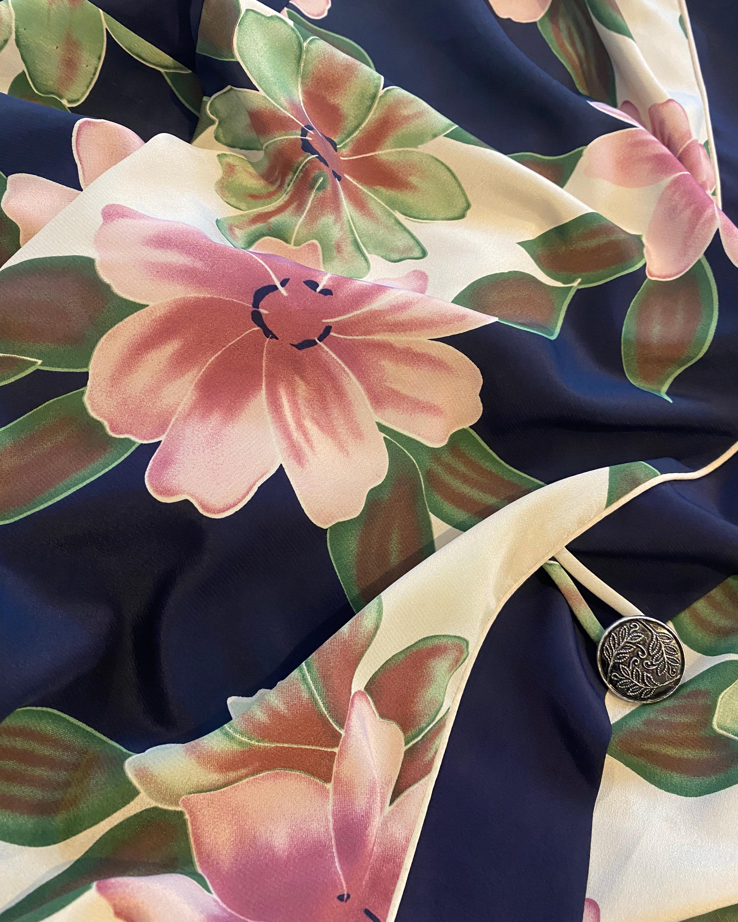 Christian Dior Vintage Marineblaues übergroßes Kleidmantel-Nachtkleid mit Blumenmuster im Angebot 10
