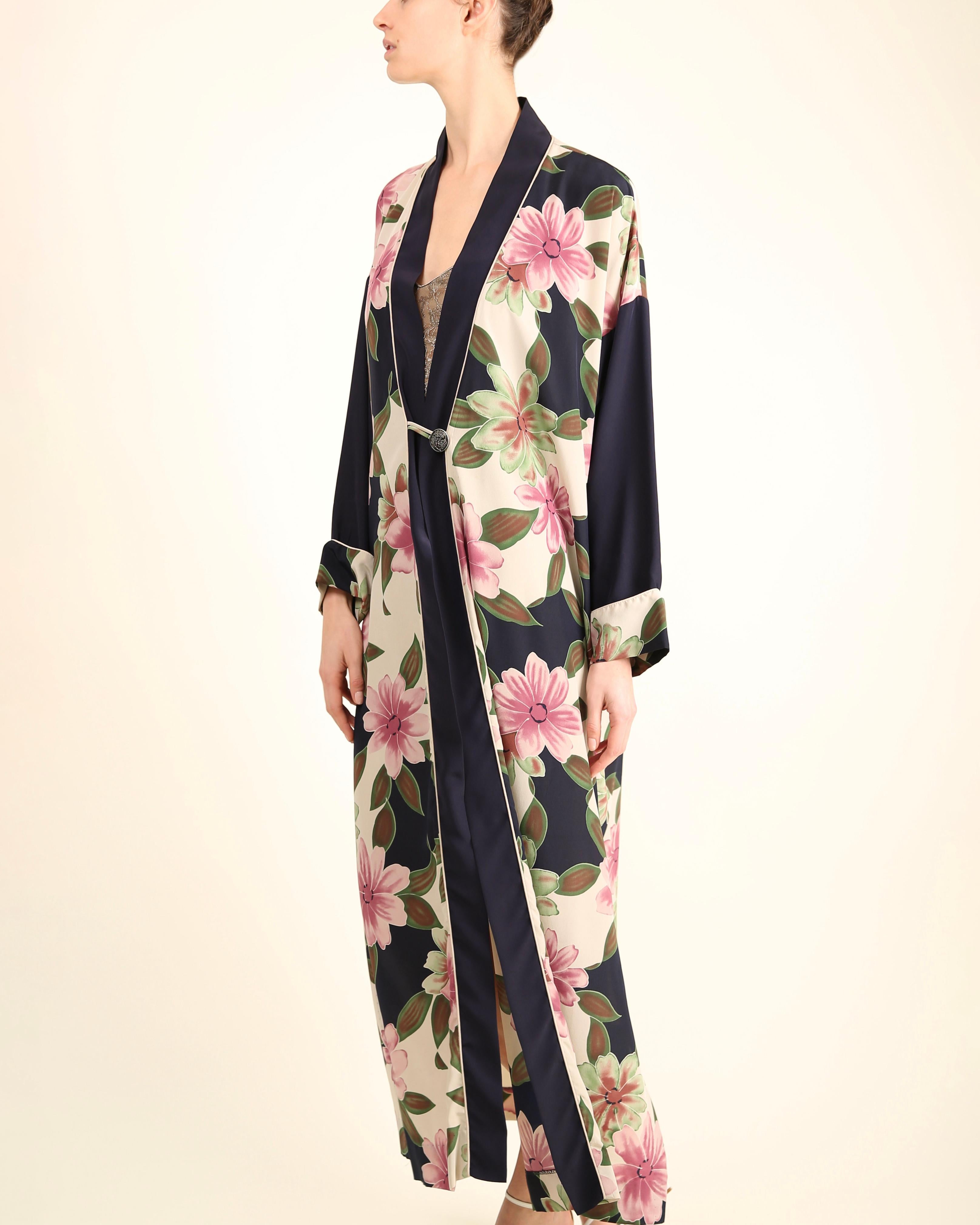 Christian Dior Vintage Marineblaues übergroßes Kleidmantel-Nachtkleid mit Blumenmuster im Angebot 2