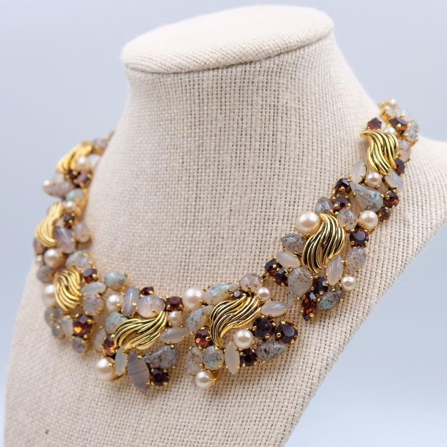 Stunning Christian Dior necklace decorated with faux topaz, faux pearls, and rhinestones. Perfect condition.
Year: 1964
Hallmark: Christian Dior Made in Germany
Dimensions: L 16.92 in
Materials: base metal, faux topaz, faux pearls, rhinestones
Free