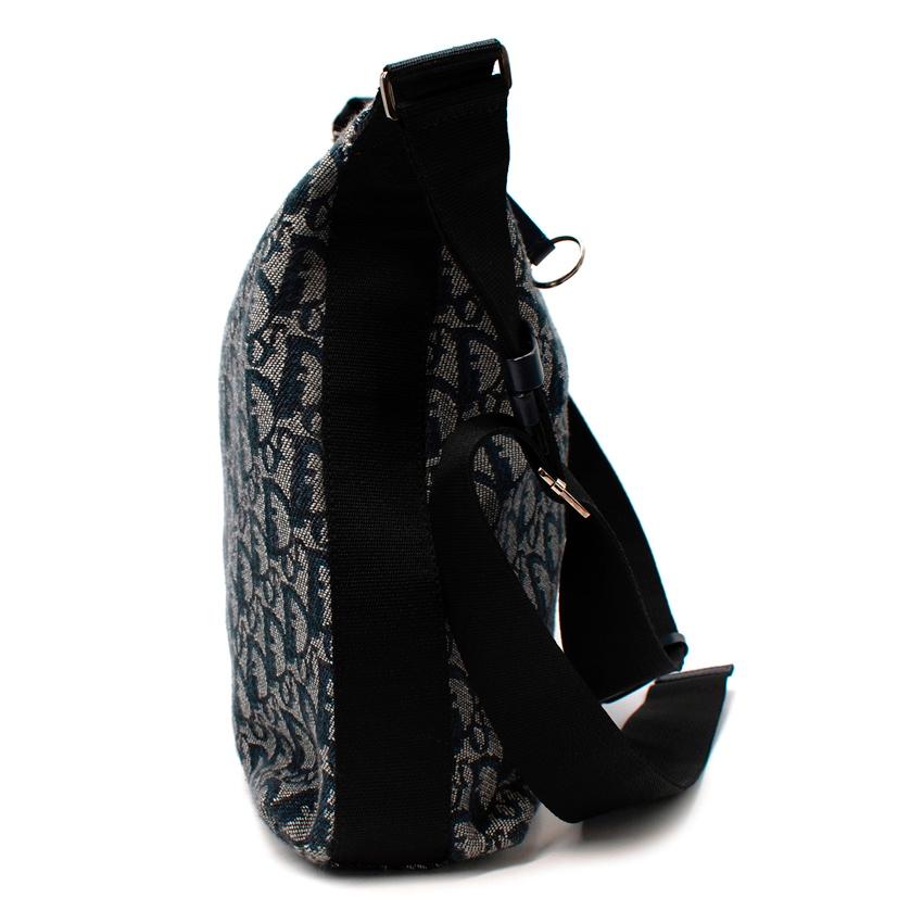 Christian Dior Vintage Messenger-Tasche aus Segeltuch mit schrägem Monogramm Damen im Angebot