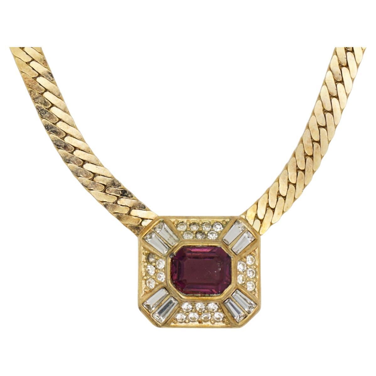 Christian Dior Collana con ciondolo a cupola in cristallo ottagonale vintage con ametista rettangolare, placcato oro

Ottime condizioni. Graffi leggeri, appena percettibili. Non c'è perdita di colore, tranne che per la chiusura. 100% autentico.