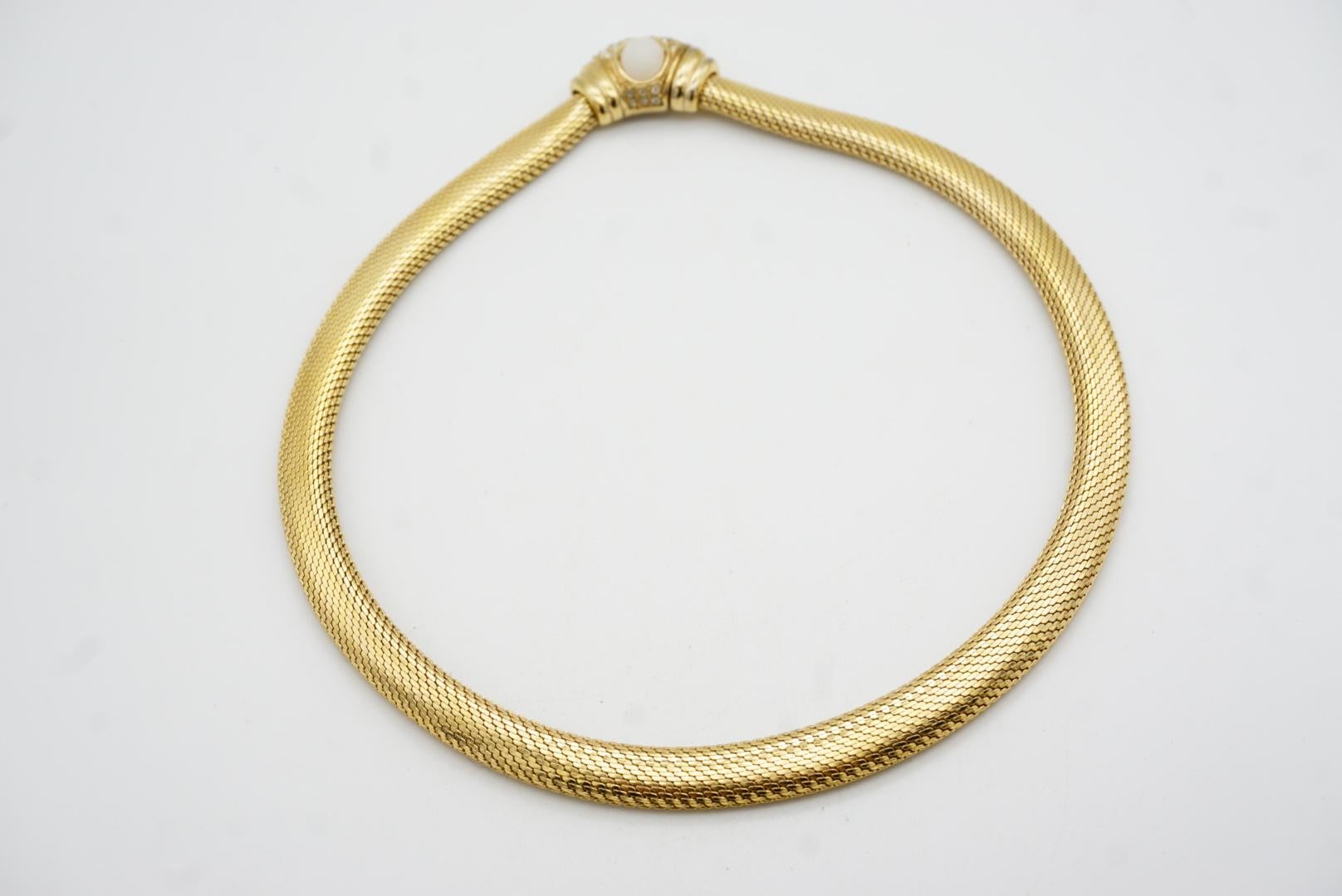 Christian Dior Vintage Oval Milchig Weiß Ovale Kristalle Knopf Omega Mesh Halskette im Angebot 6