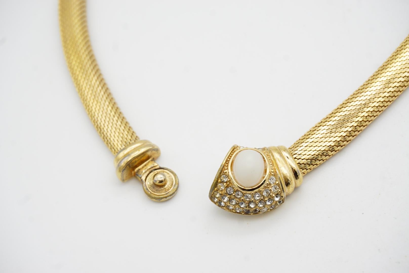 Christian Dior Vintage Oval Milchig Weiß Ovale Kristalle Knopf Omega Mesh Halskette im Angebot 10
