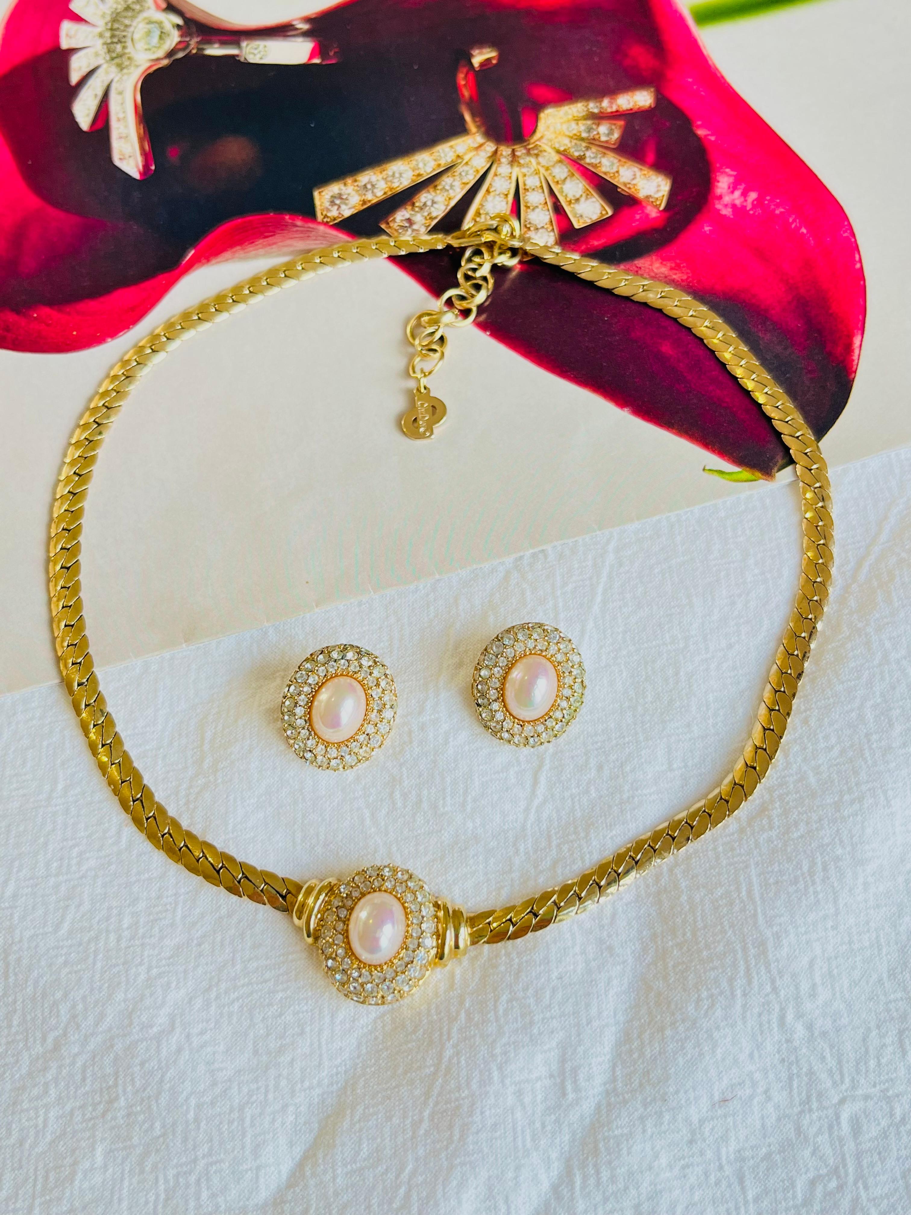 Christian Dior Vintage Oval White Pearl Crystals Set Pendant Necklace Earrings In Excellent Condition For Sale In Wokingham, England