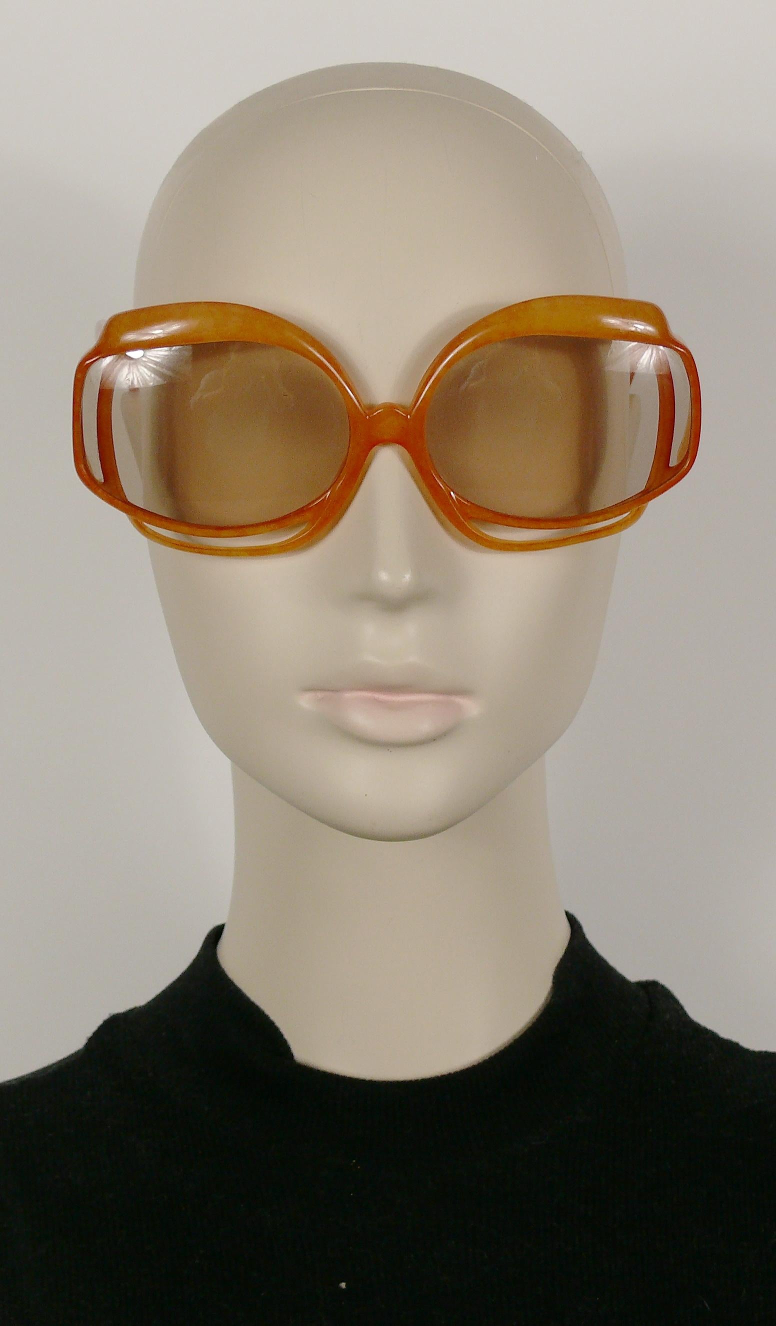 **** WE NO LONGER SHIP SUNGLASSES TO THE USA ****

CHRISTIAN DIOR vintage oversized sunglasses featuring a tangerine colour marbled frame, tinted plastic lenses and silver toned detailing. 

Marked CHRISTIAN DIOR.
OPTYL Made in