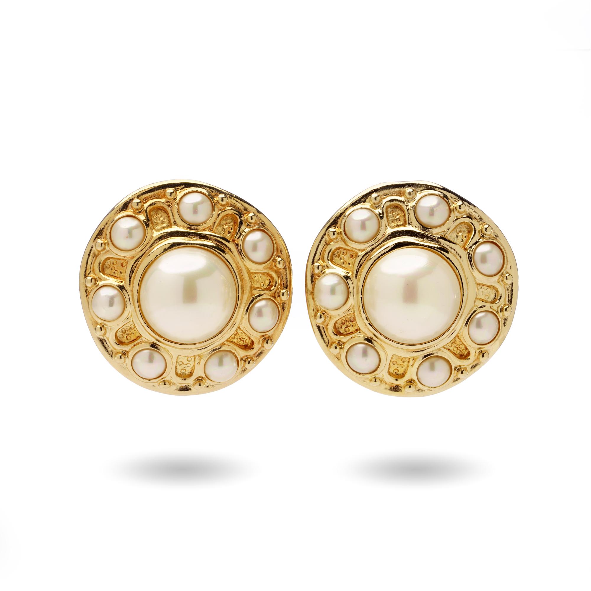 Women's Christian Dior Vintage Pearl Clip-On Earrings For Sale