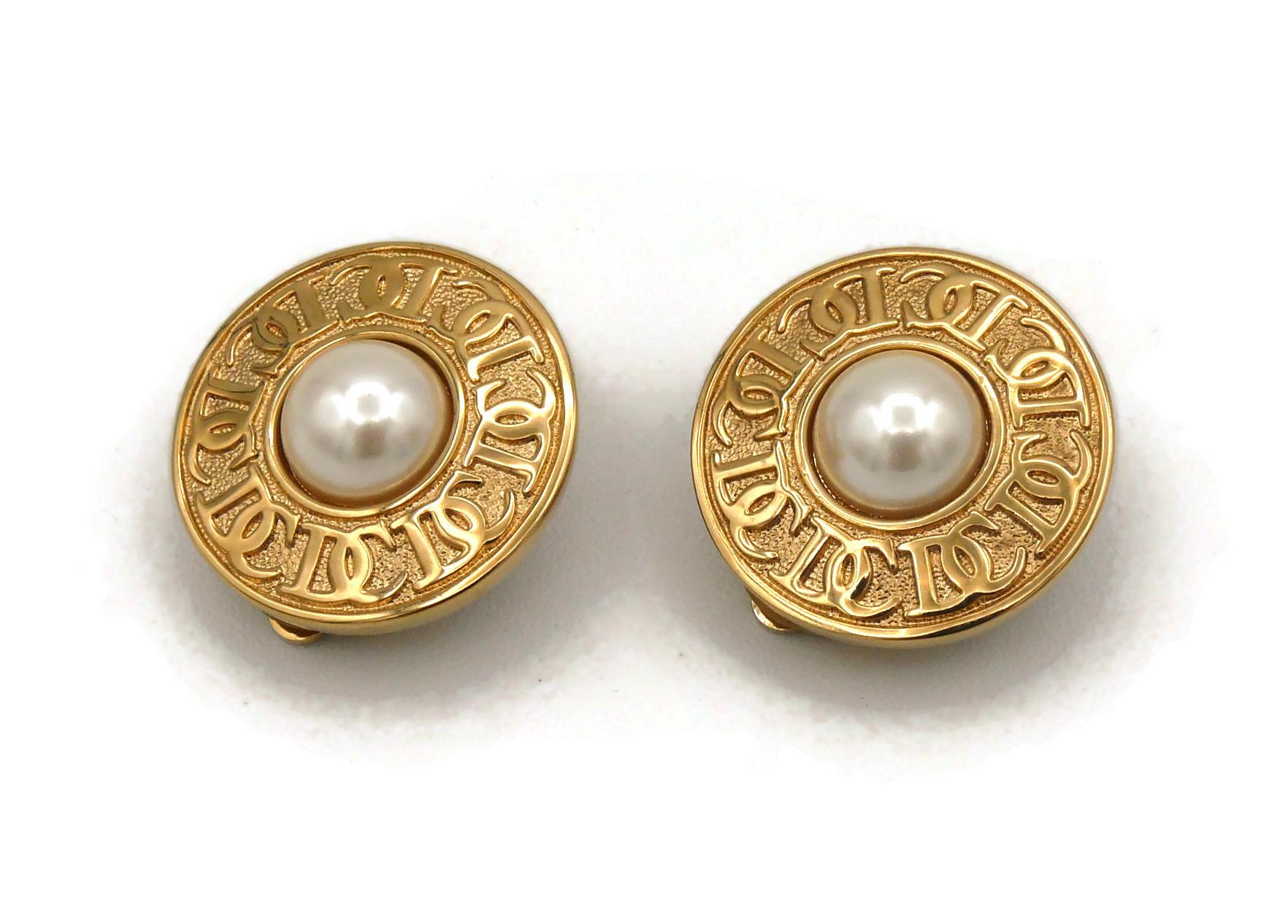 Christian Dior Vintage Pearl Logo Clip-On Earrings In Excellent Condition In Nice, FR
