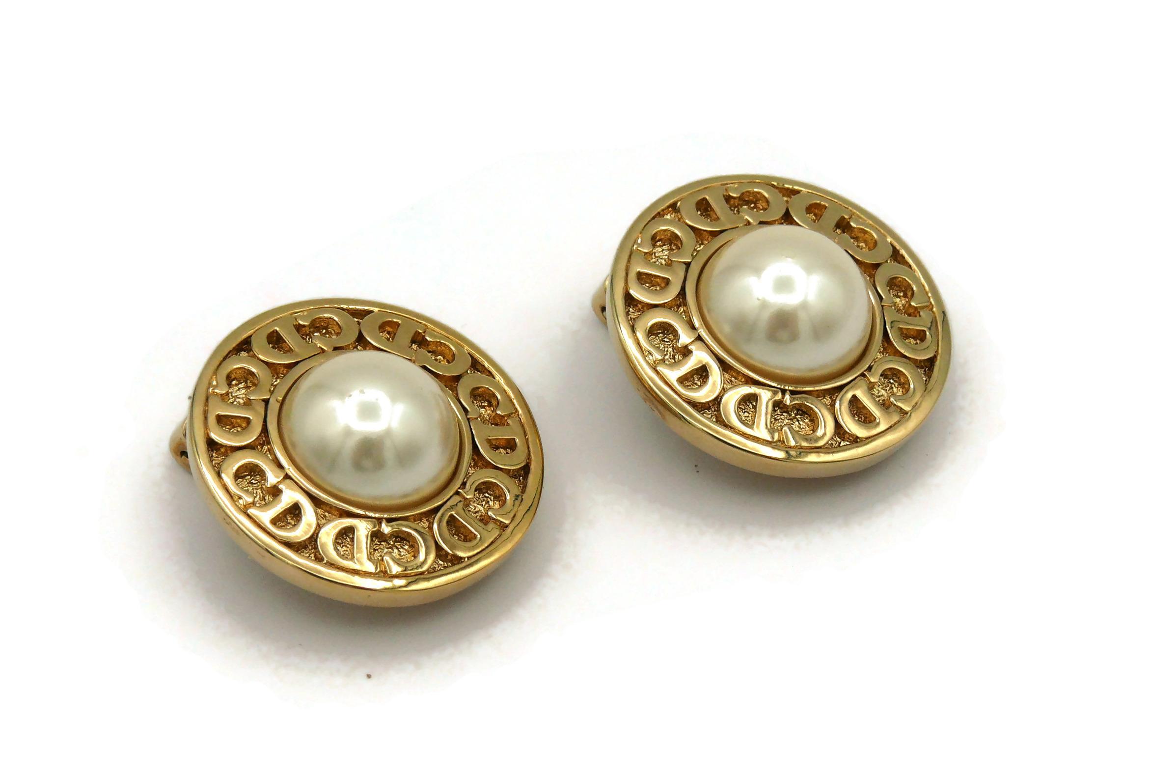 Women's CHRISTIAN DIOR Vintage Pearl Logo Clip-On Earrings For Sale