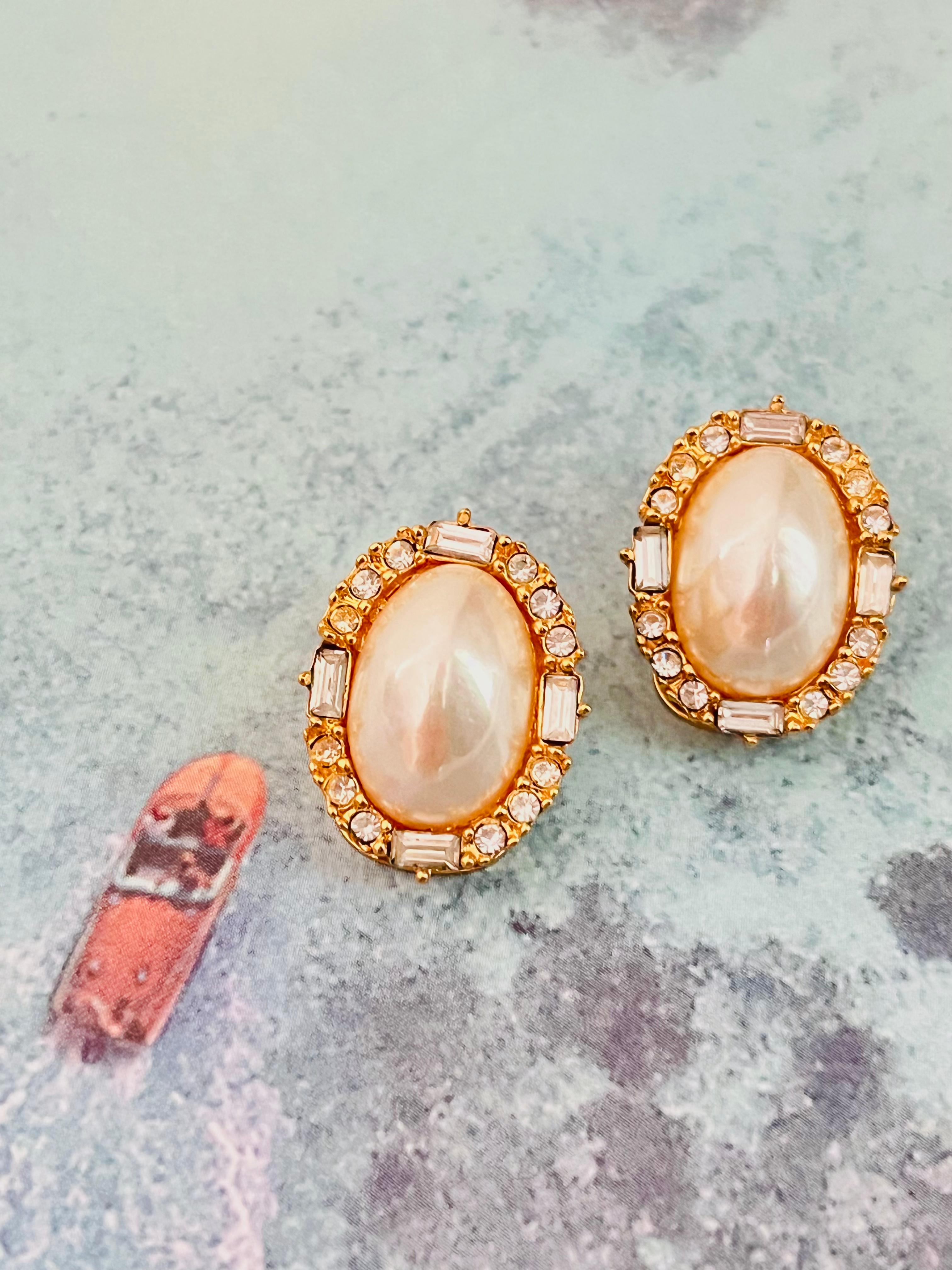 Christian Dior Vintage Pearl Oval White Rectangle Circle Crystals Clip Earrings In Excellent Condition For Sale In Wokingham, England