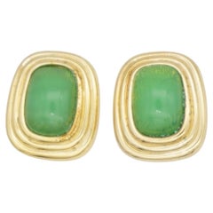 Christian Dior Vintage – Seltene, goldfarbene Gripoix-Ohrclips mit grünem Cabochon in rechteckiger Form