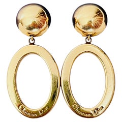 Orecchini pendenti Christian Dior Vintage: rari, in oro, con logo ovale lungo e design a cerchio