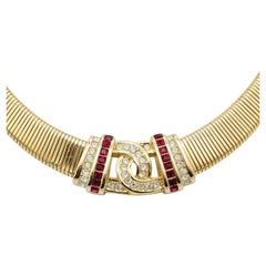 Collier Christian Dior Vintage rare, en or, avec rubis et cristaux, à maillons entrelacés en forme d'oméga et motif nervuré