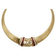 Collier Christian Dior Vintage rare, en or, avec rubis et cristaux, à maillons entrelacés en forme d'oméga et motif nervuré