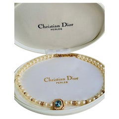Christian Dior Vintage – Seltene Gripoix-Halskette in Aquablau mit achteckigen weißen Perlen und Gold