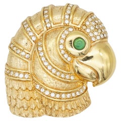 Broche vintage Christian Dior, rare, en or Gripoix, en forme de perroquet, aux yeux vert émeraude, de grande taille