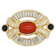 Broche vintage de Christian Dior, pieza única, con cristales GROSSE de ónix rojo y cabujones de oro, de forma ovalada