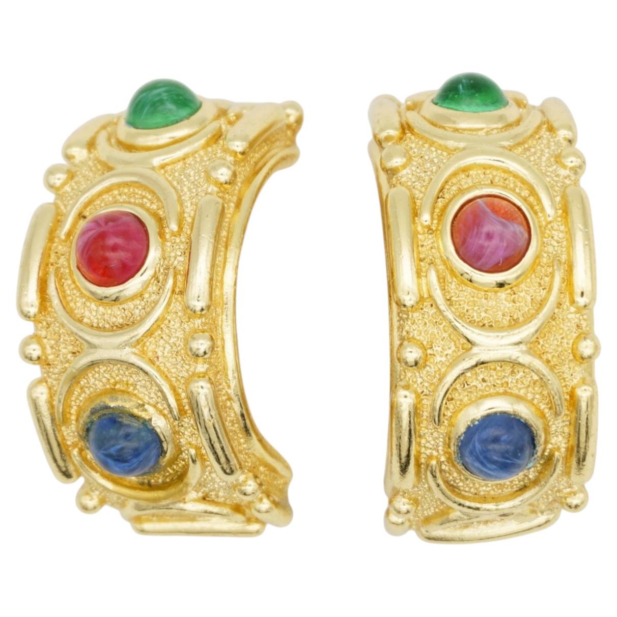 Pendientes vintage de Christian Dior, poco comunes, grandes, con rubíes, esmeraldas y zafiros de Gripoix, de forma abombada